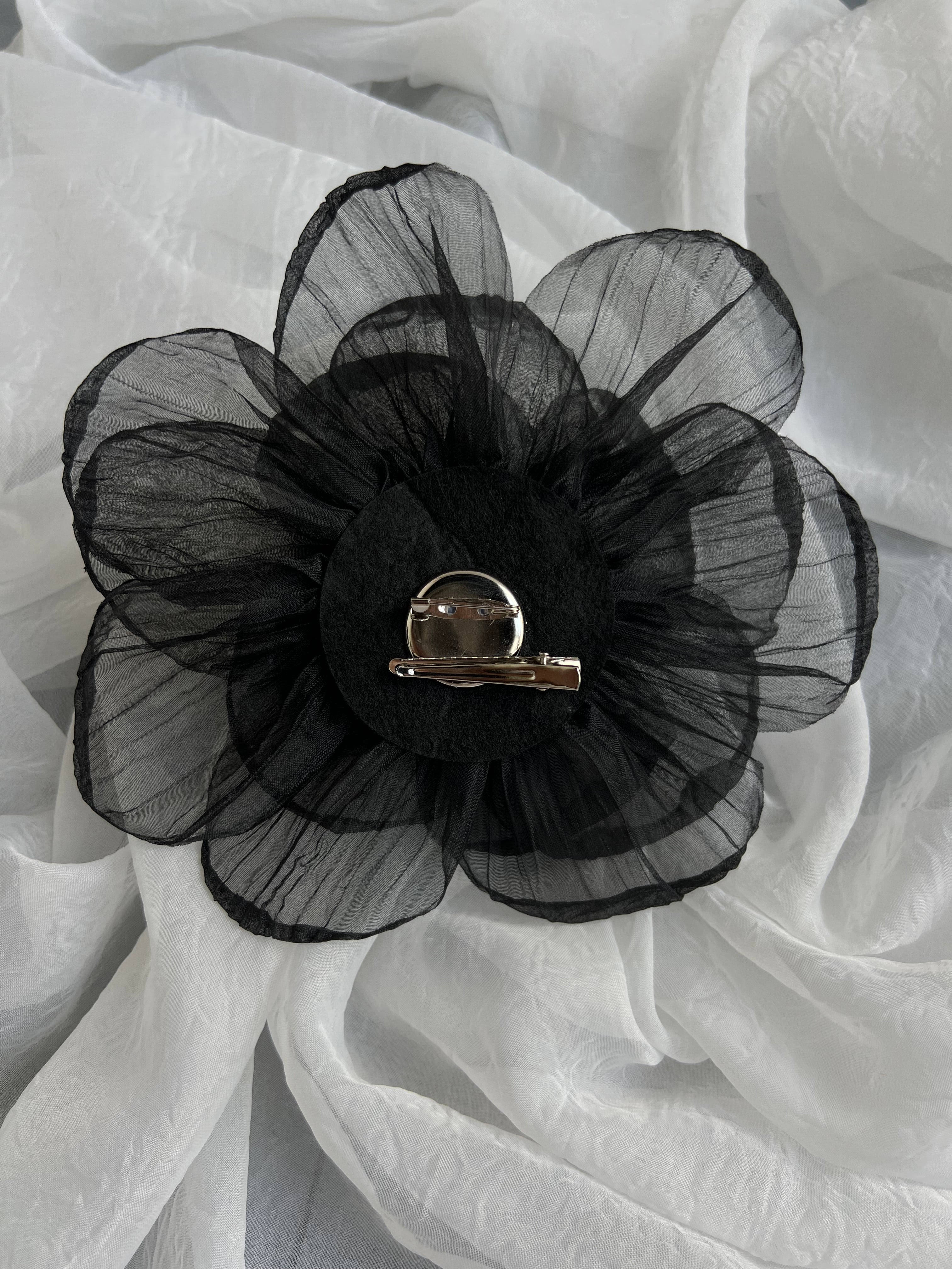 Broche flor corrugada