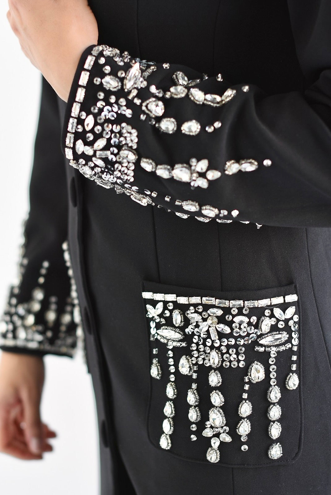 Vestido largo solapa satín Joyas Negro