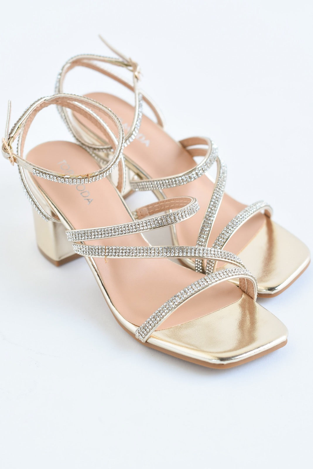 Zapatilla tiras brillos Dorada