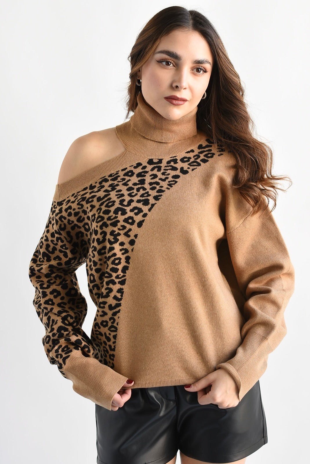 Sweater abertura hombro Leopardo