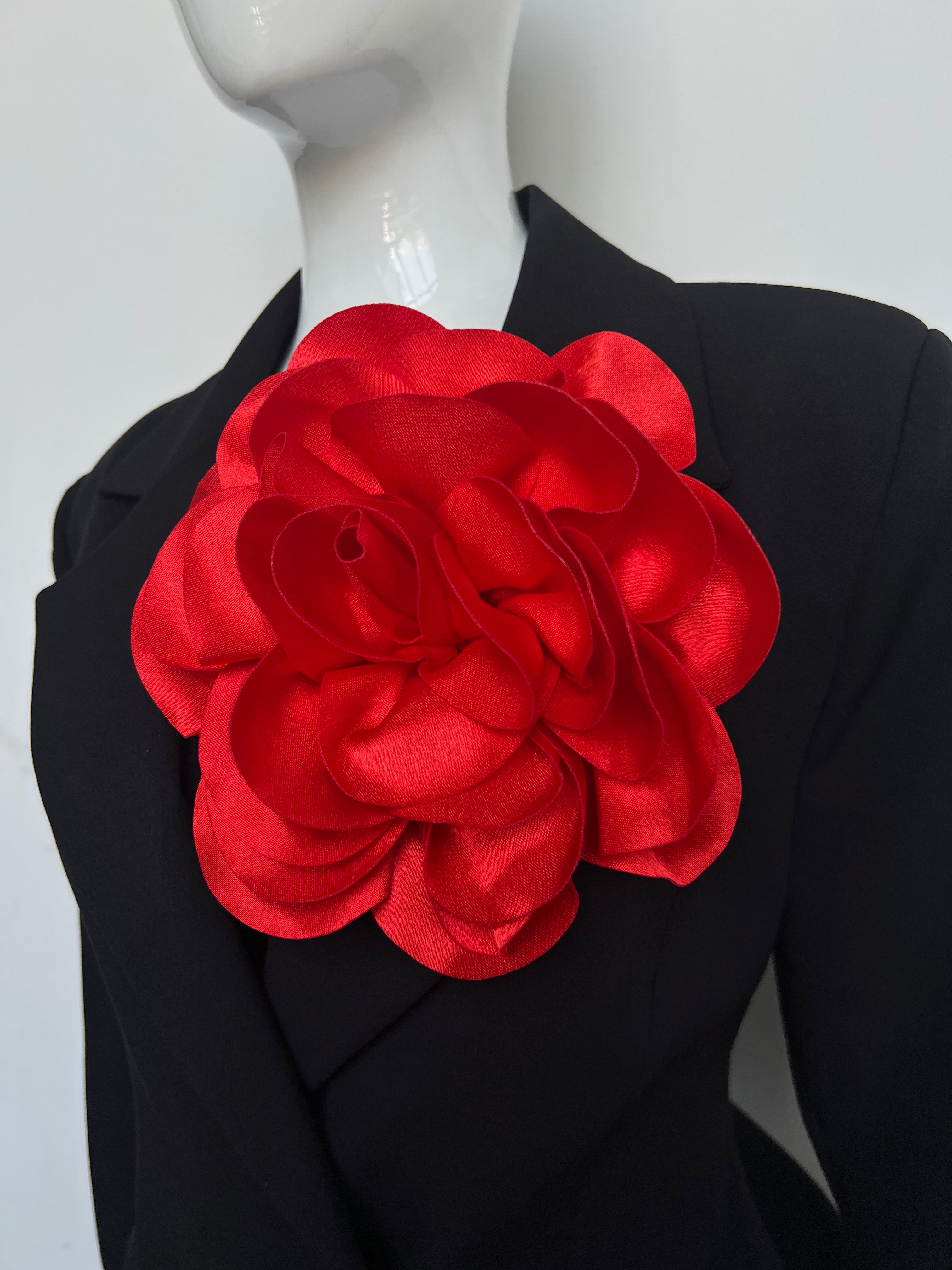 Broche flor satín