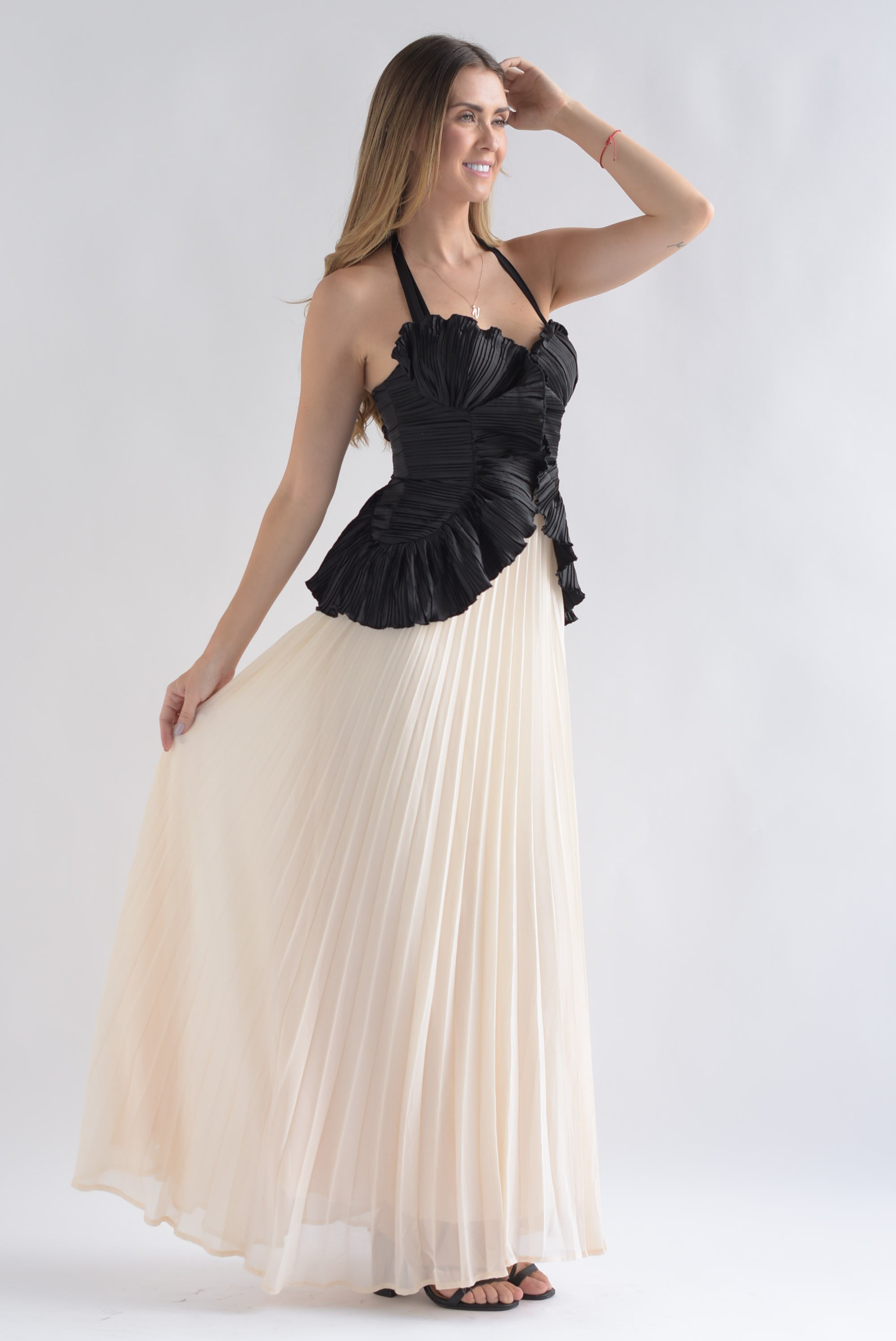 Vestido plisado torso escarolas Negro y Ivory