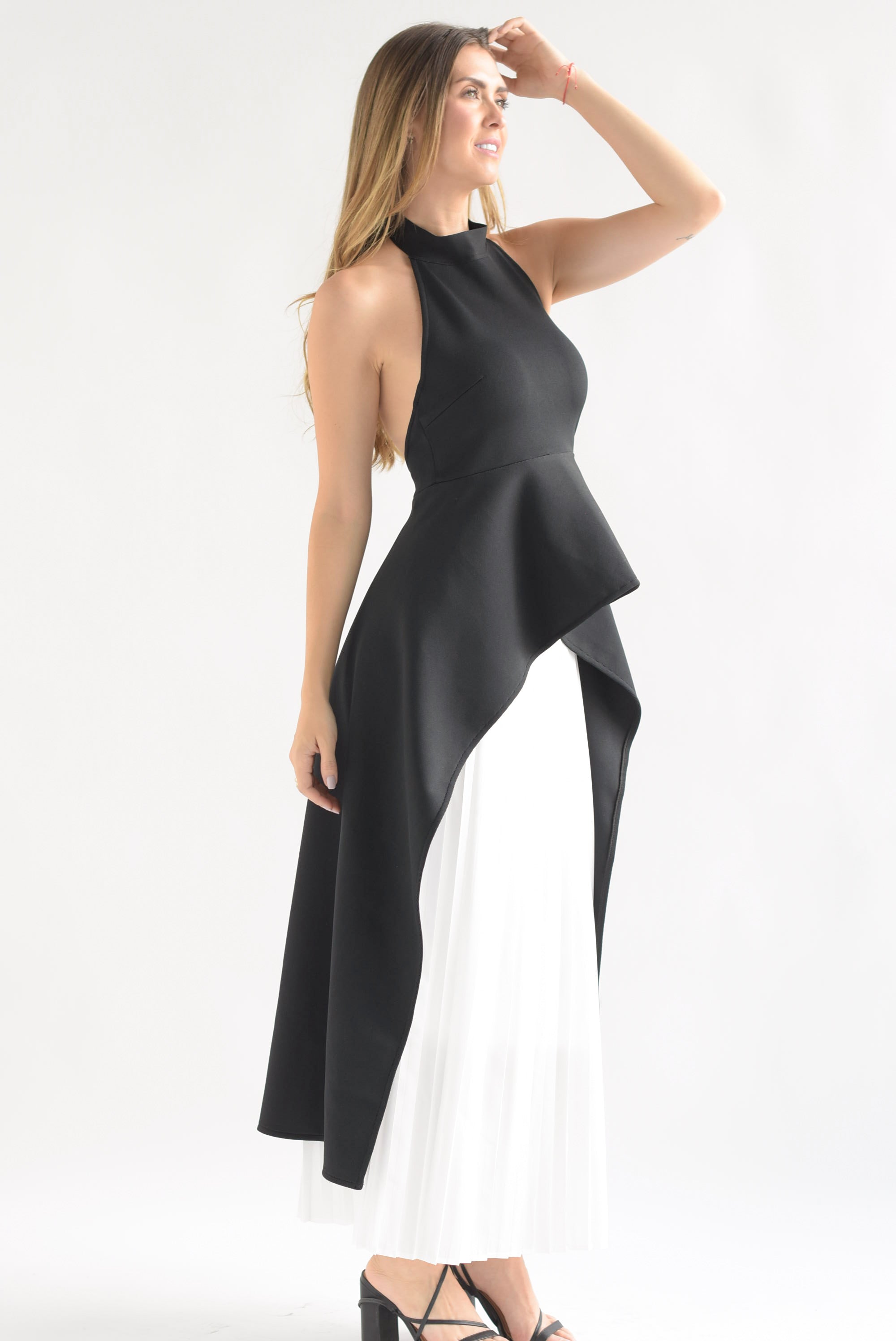 Set Falda plisada Blanco y Blusa asimétrica Negro