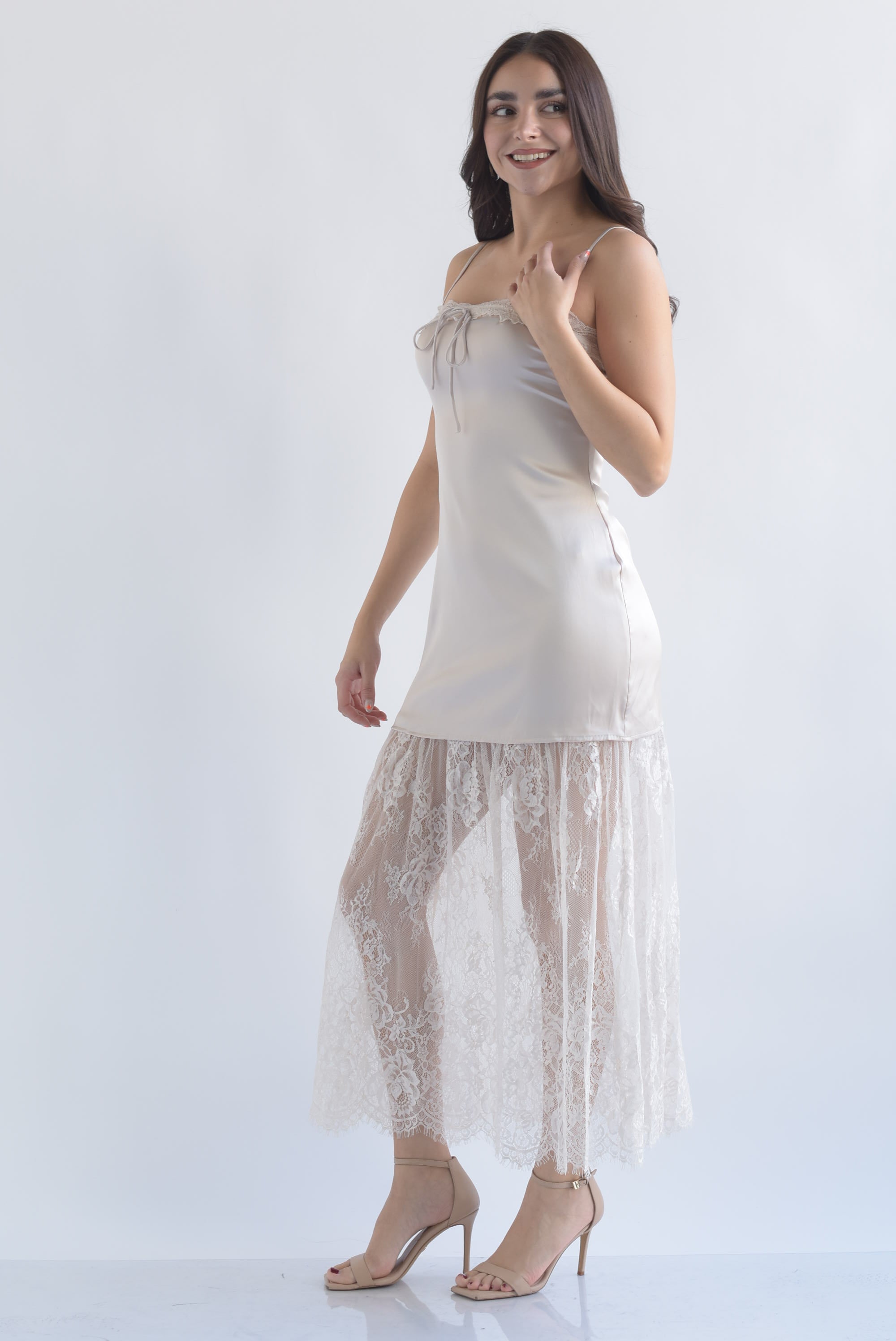Vestido lencero falda encaje