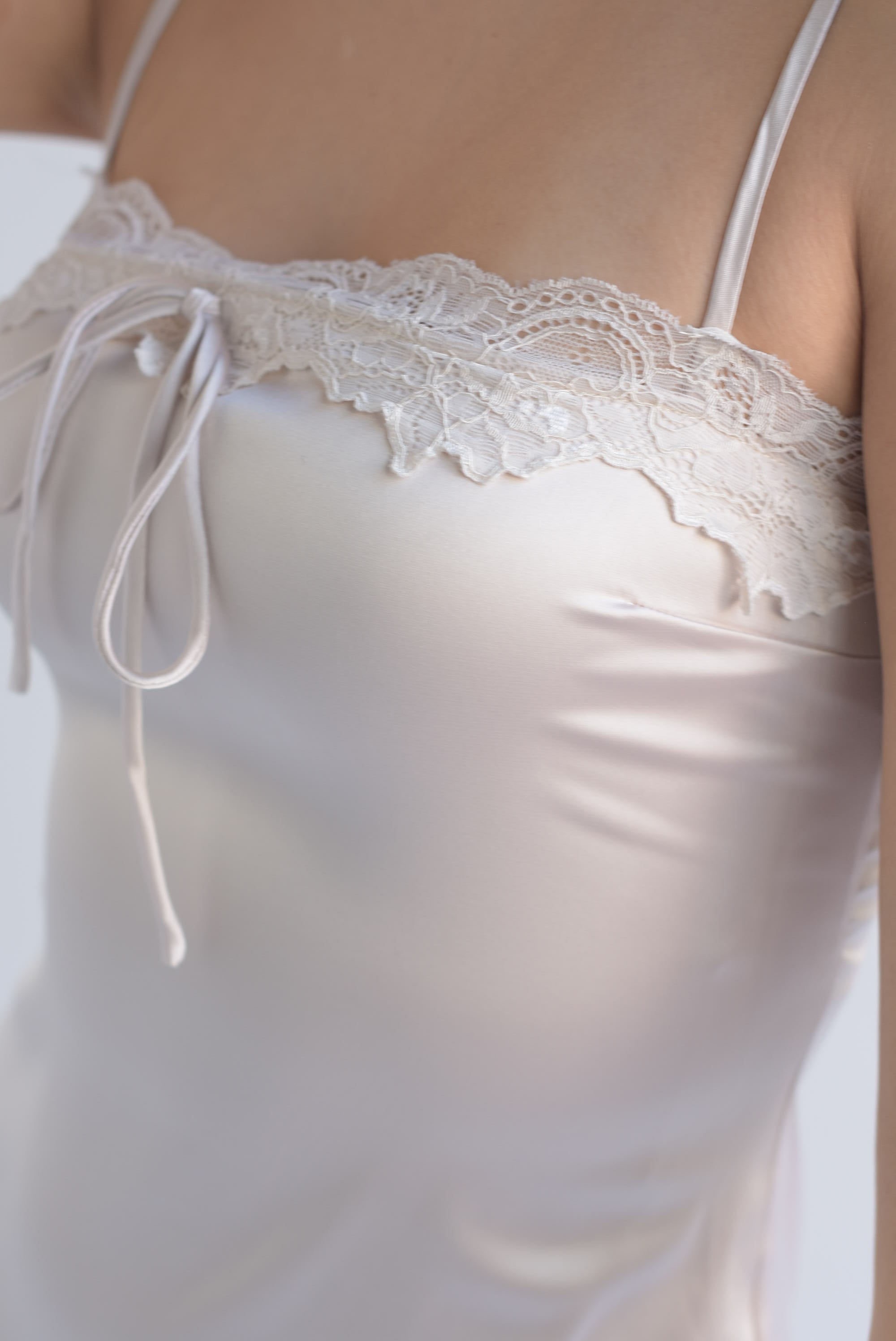 Vestido lencero falda encaje