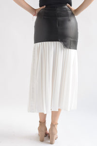 Fashion Styled Falda plisada pretina vinipiel Blanco y Negro