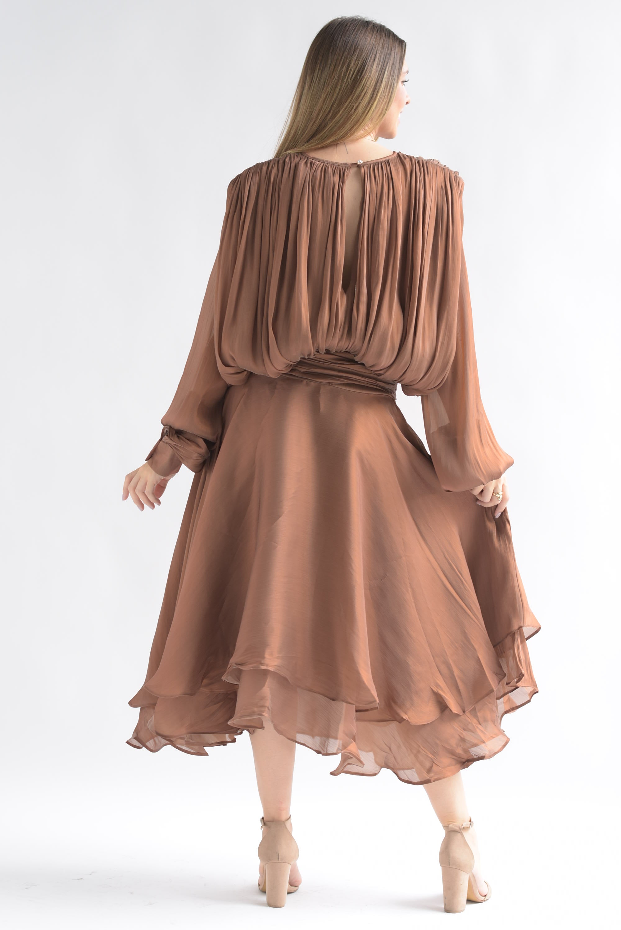 Vestido midi drapeado cauda Bronce