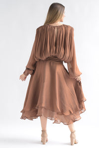 Fashion Styled Vestido midi drapeado cauda Bronce