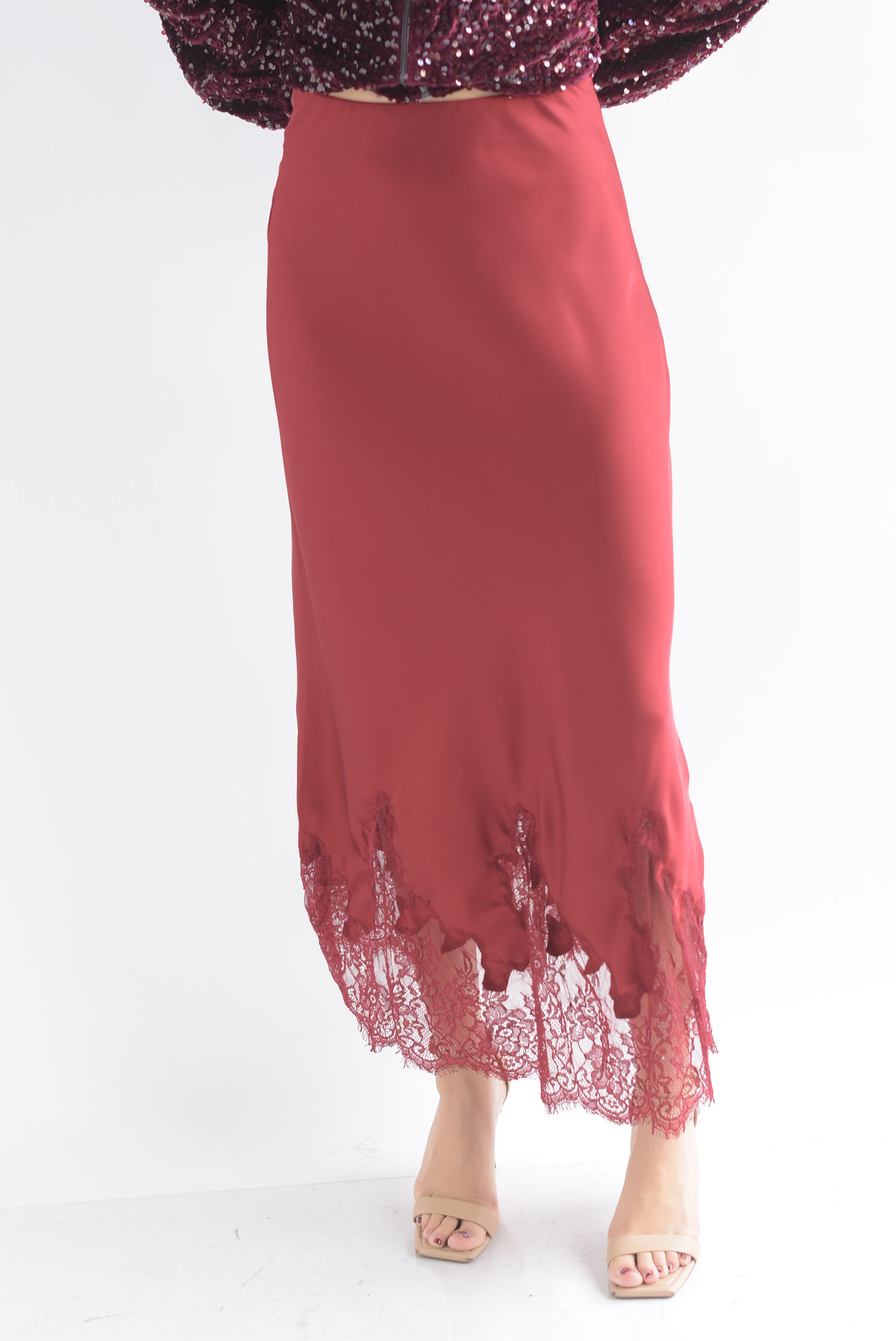 Falda lencera olán encaje