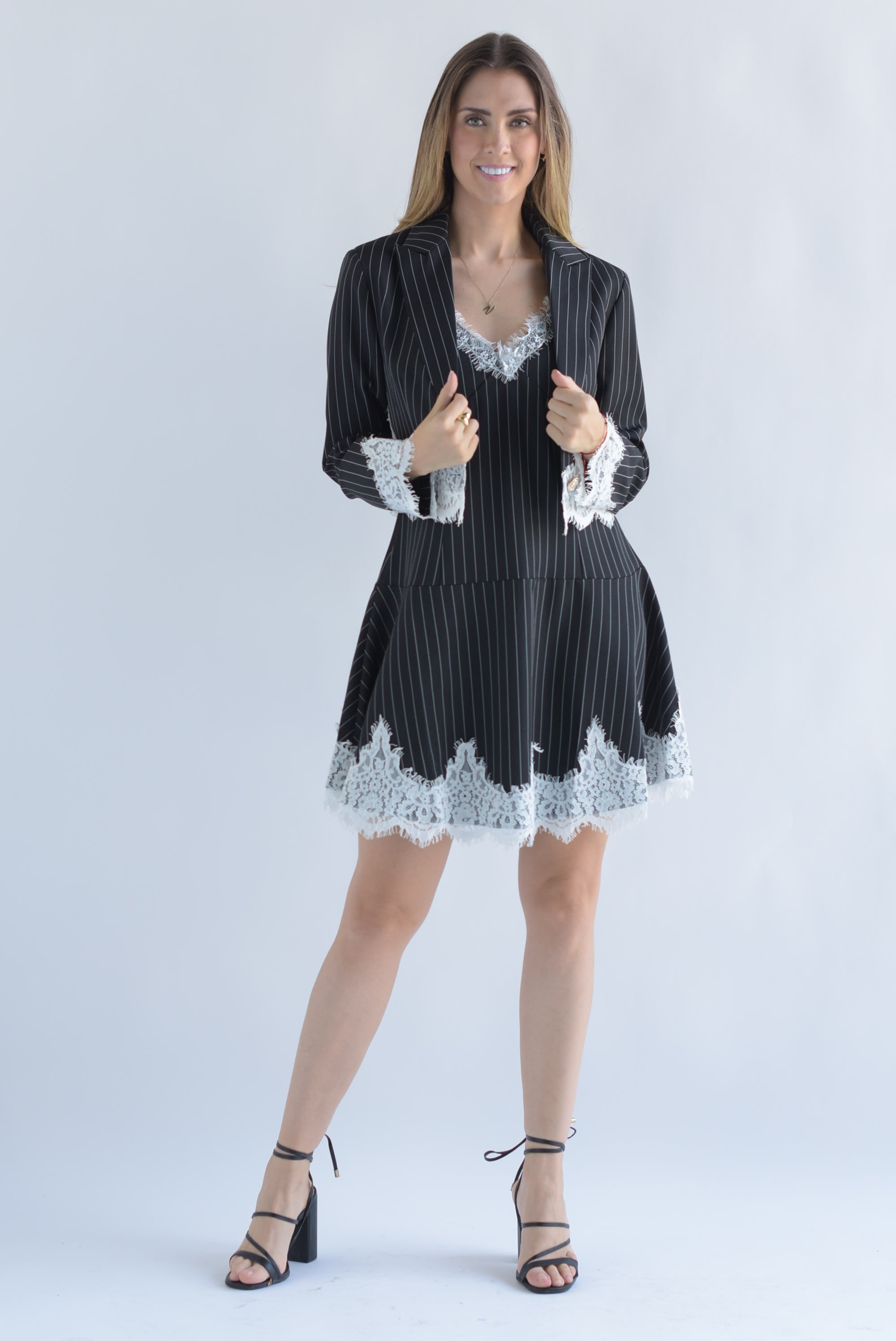 Set Vestido y Blazer raya diplomática encaje Negro