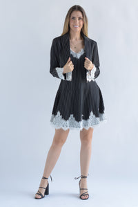 Fashion Styled Set Vestido y Blazer raya diplomática encaje Negro