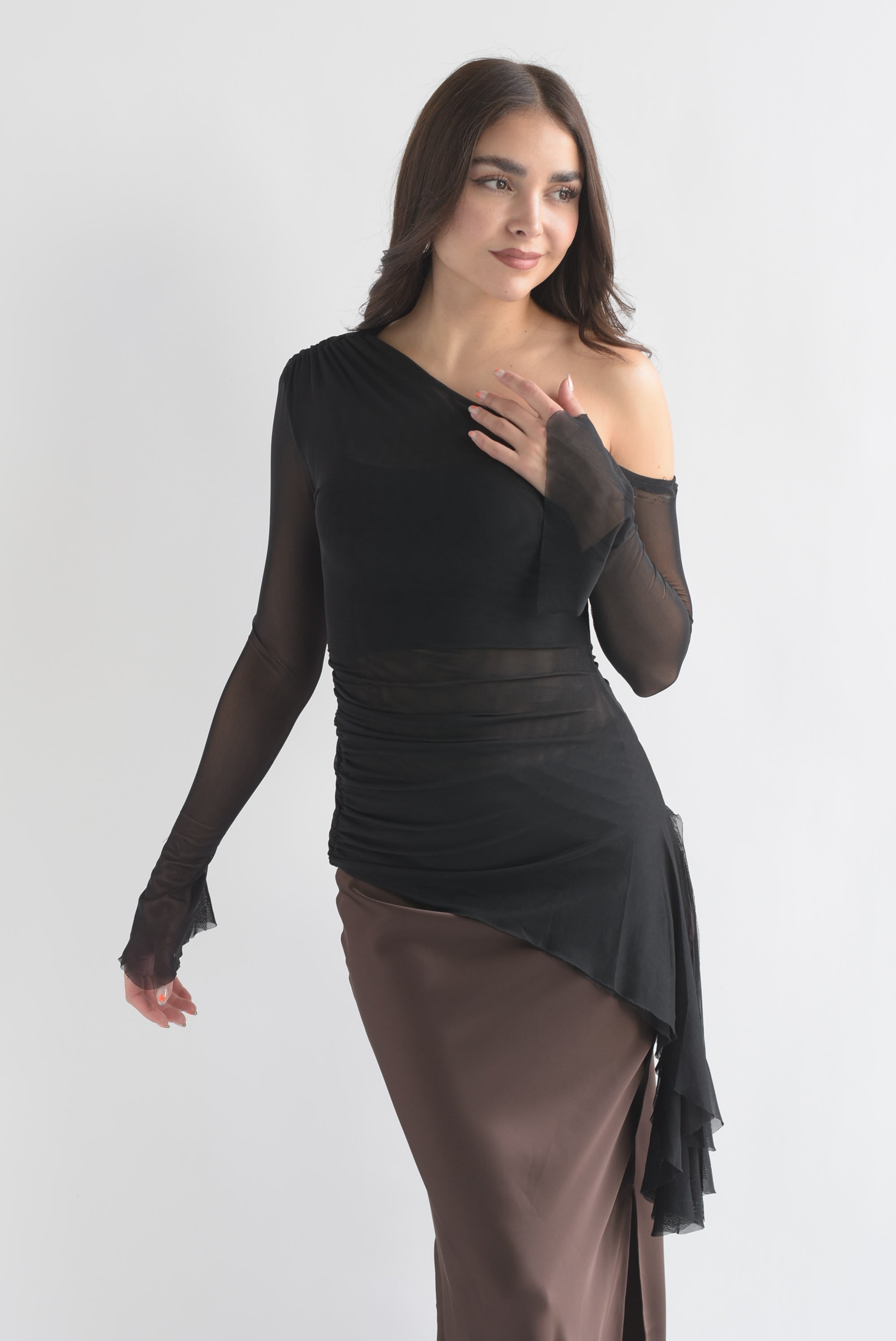 Blusa mesh asimétrica cauda