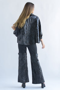Fashion Styled Set Pantalón y Capa vinipiel corrugado Negro