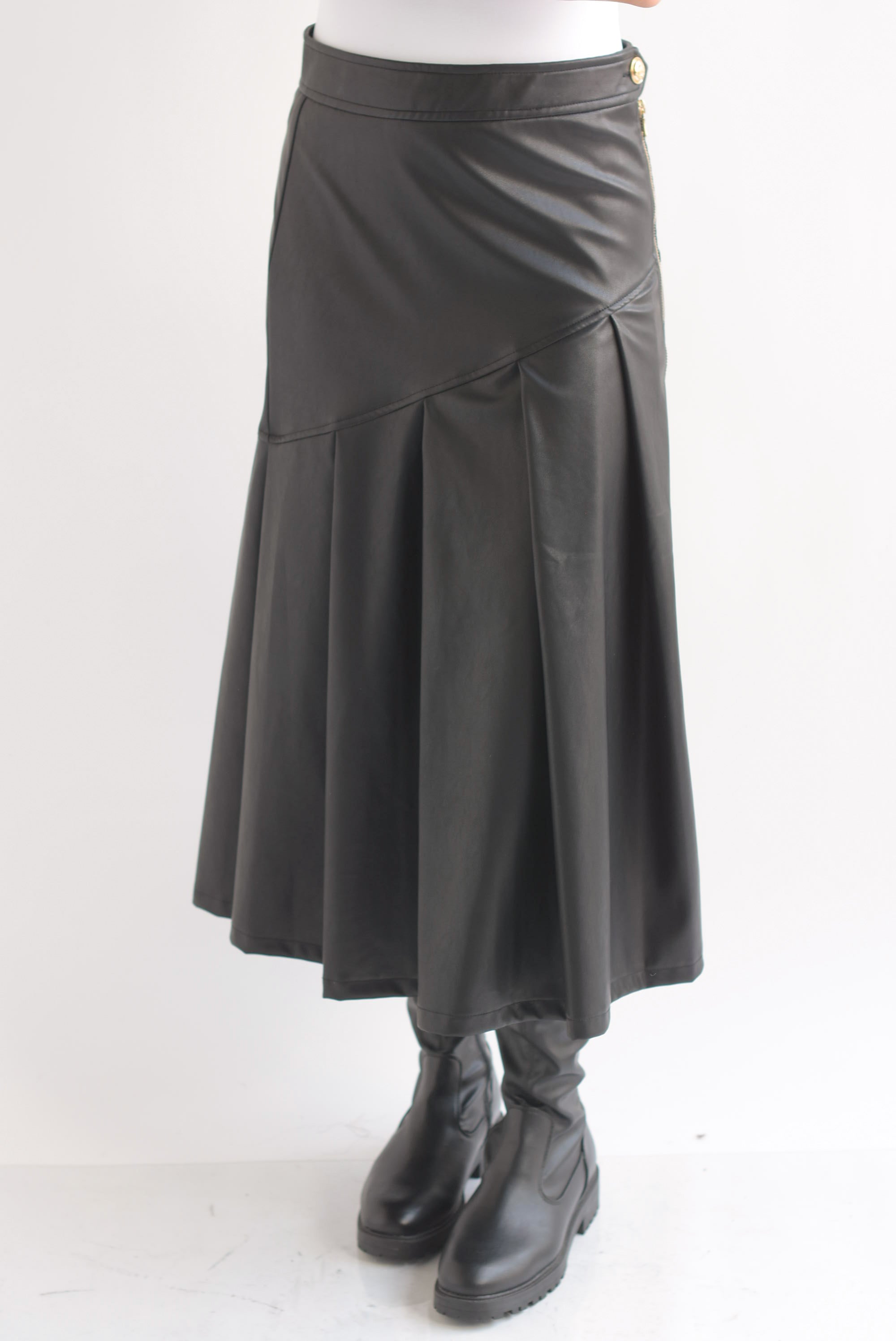 Falda plisada vinipiel cierre