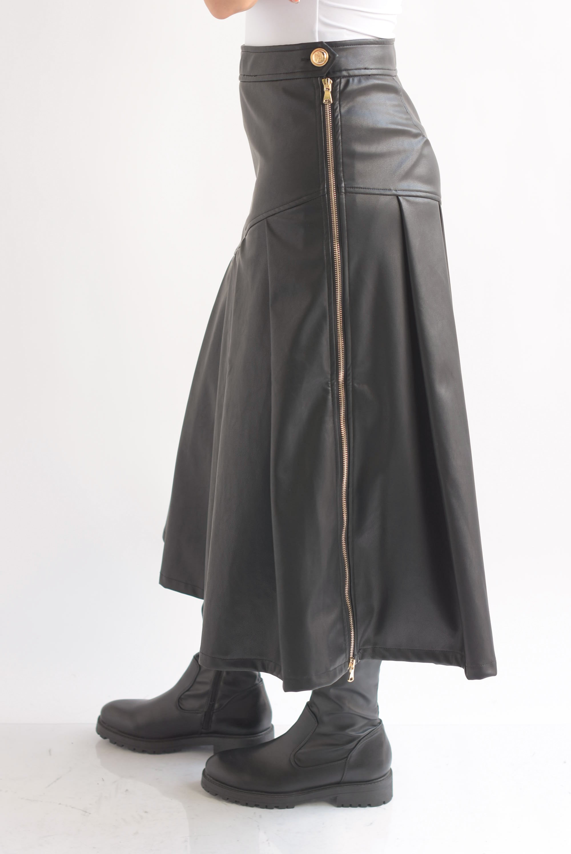 Falda plisada vinipiel cierre