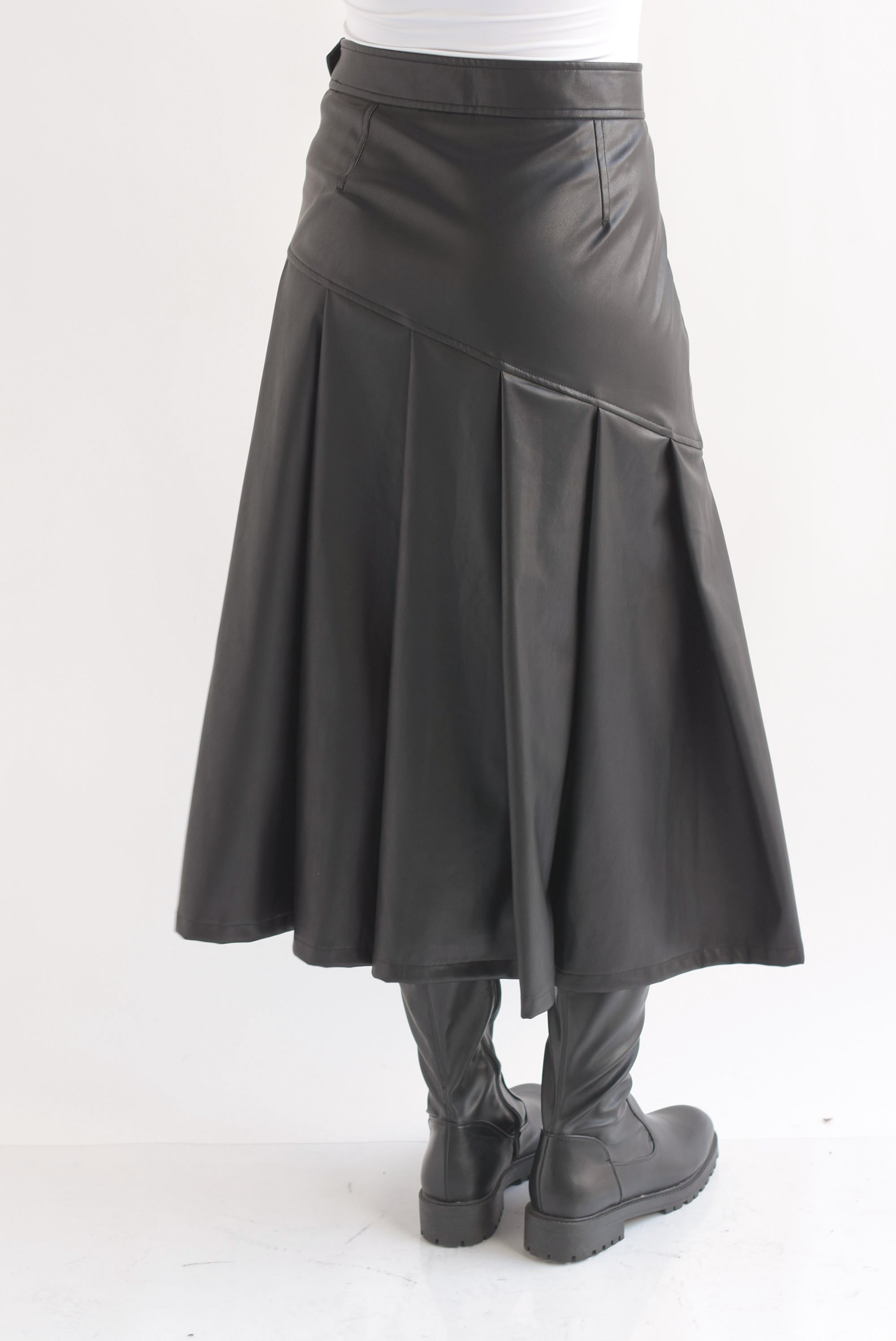 Falda plisada vinipiel cierre