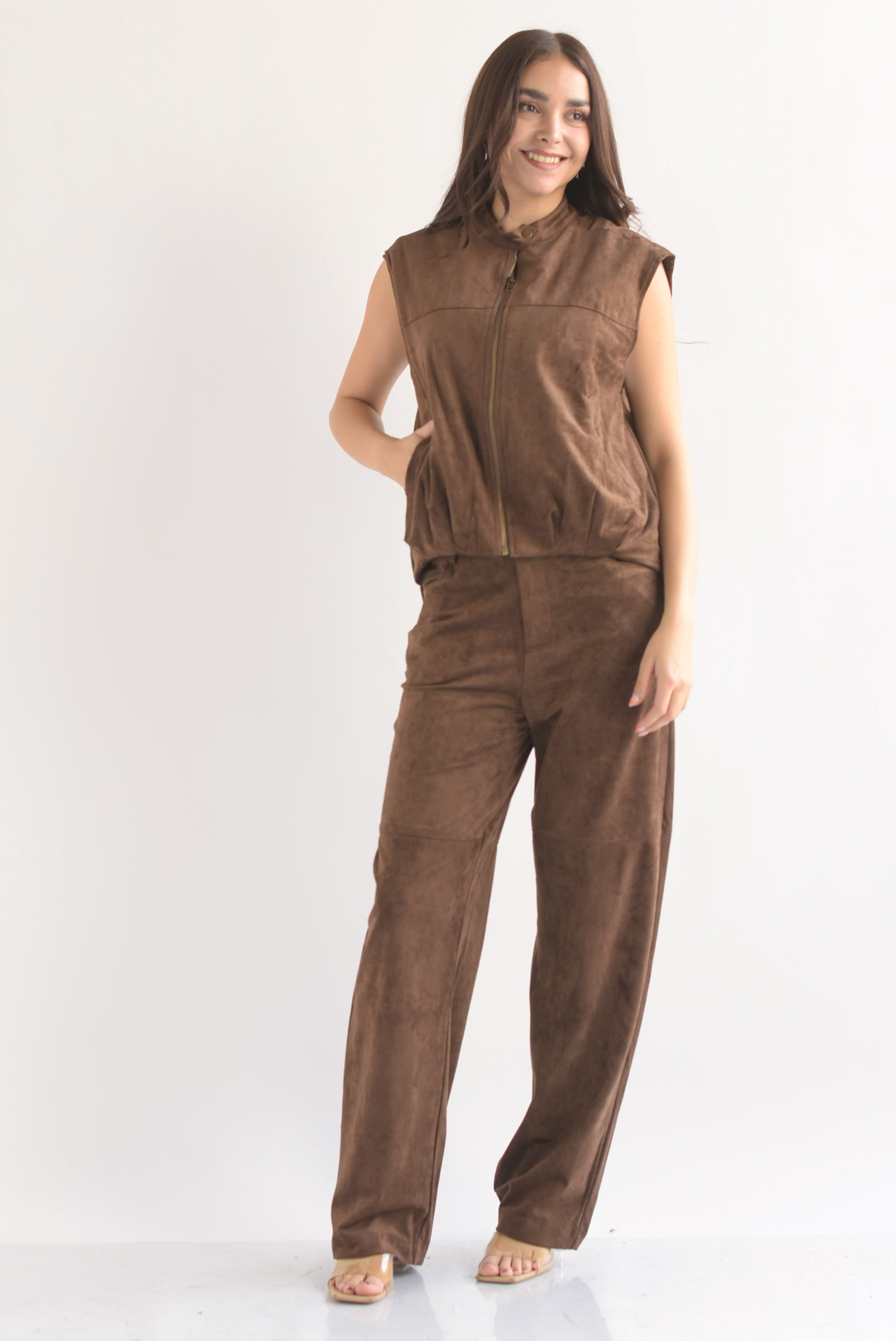 Set Pantalón wide y Chaleco globo suede