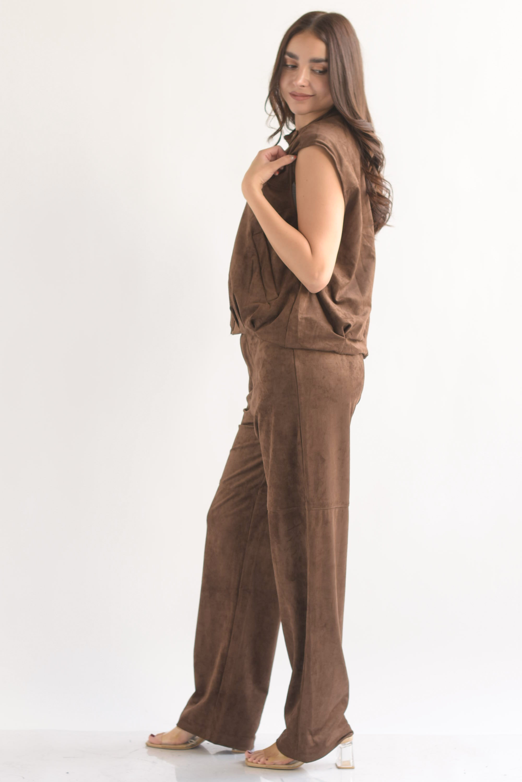 Set Pantalón wide y Chaleco globo suede