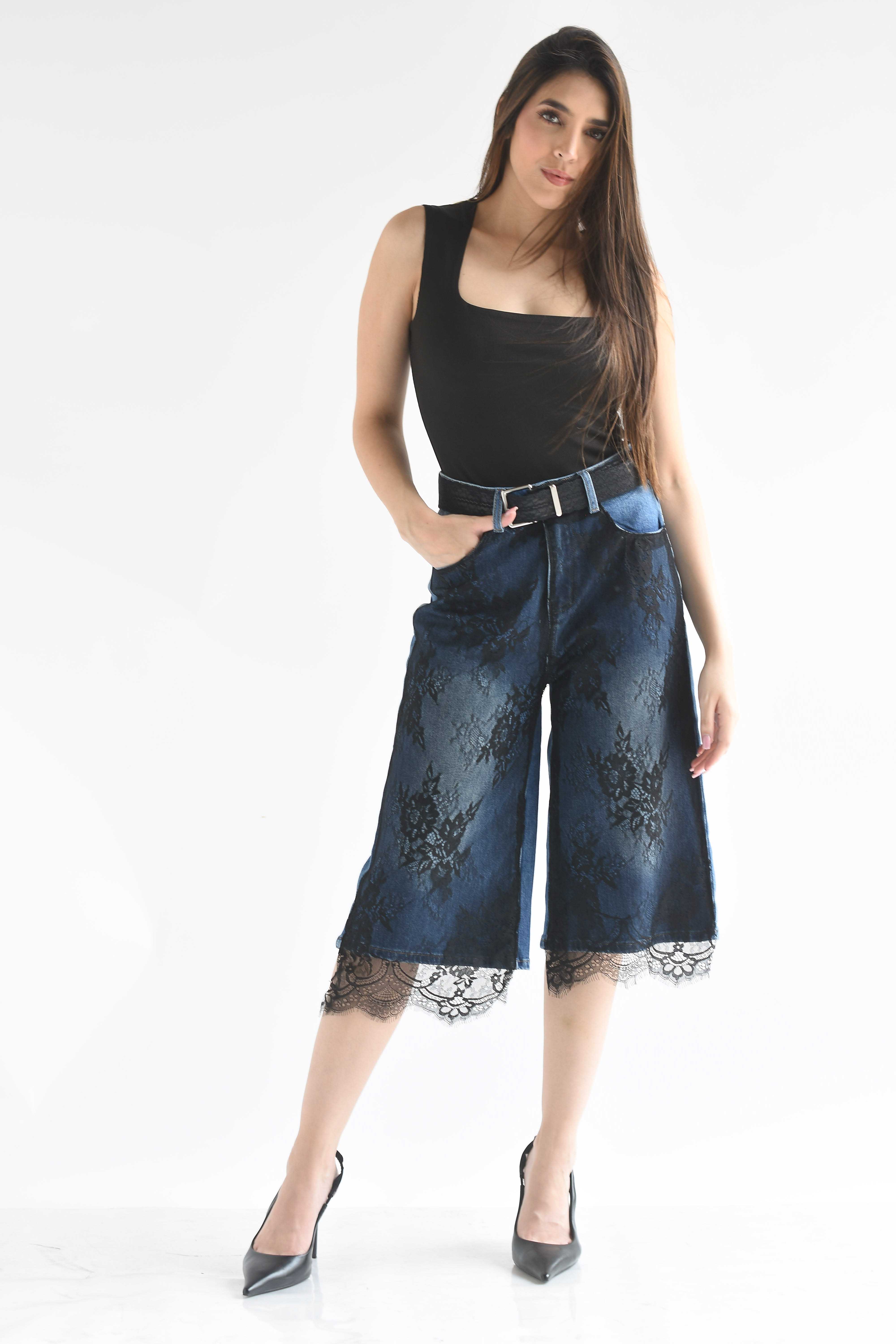Bermuda Denim con encaje y cinturón