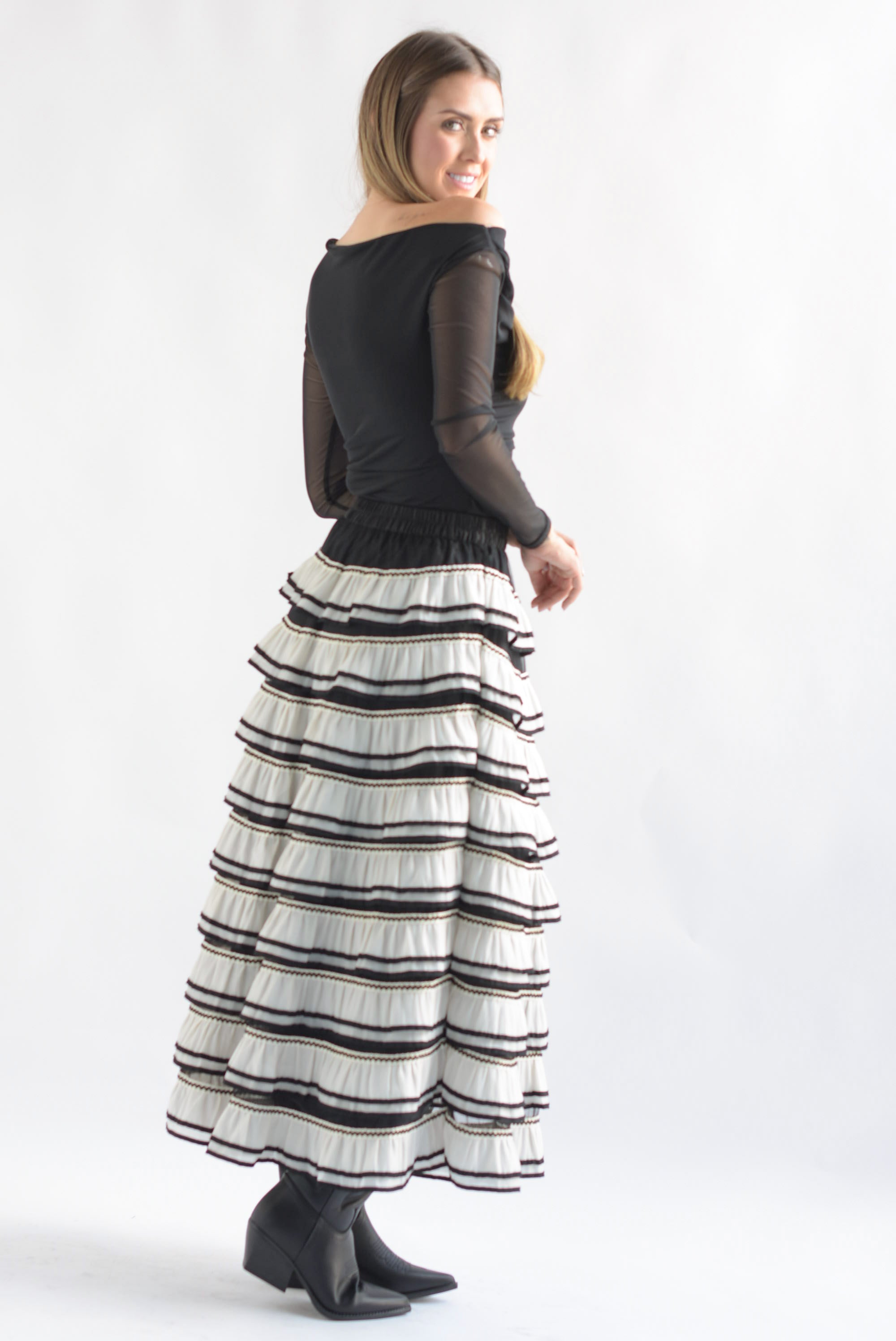 Falda olanes tira bordada Negro & Ivory