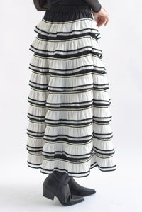 Fashion Styled Falda olanes tira bordada Negro & Ivory