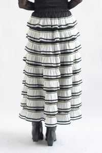 Fashion Styled Falda olanes tira bordada Negro & Ivory