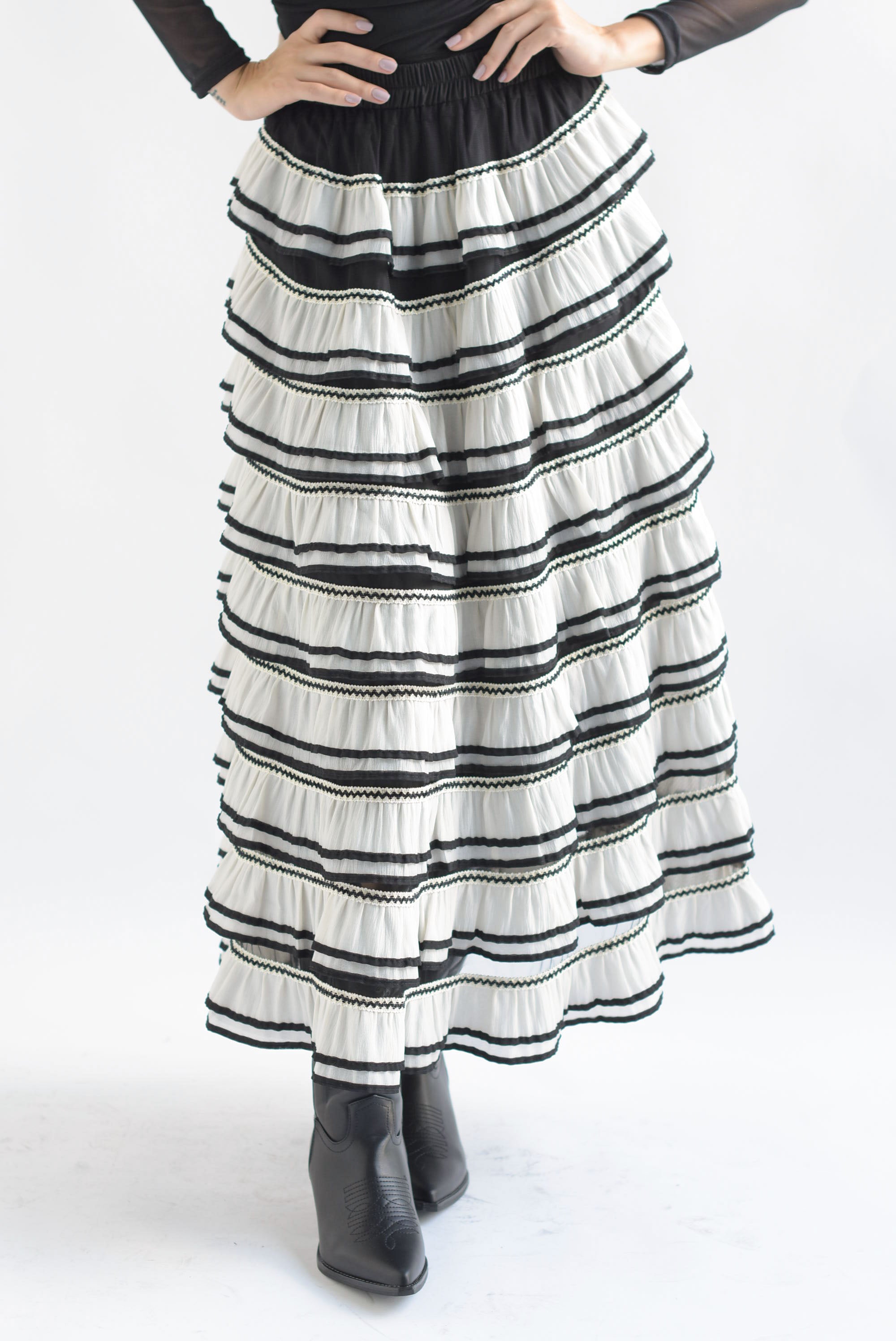 Falda olanes tira bordada Negro & Ivory