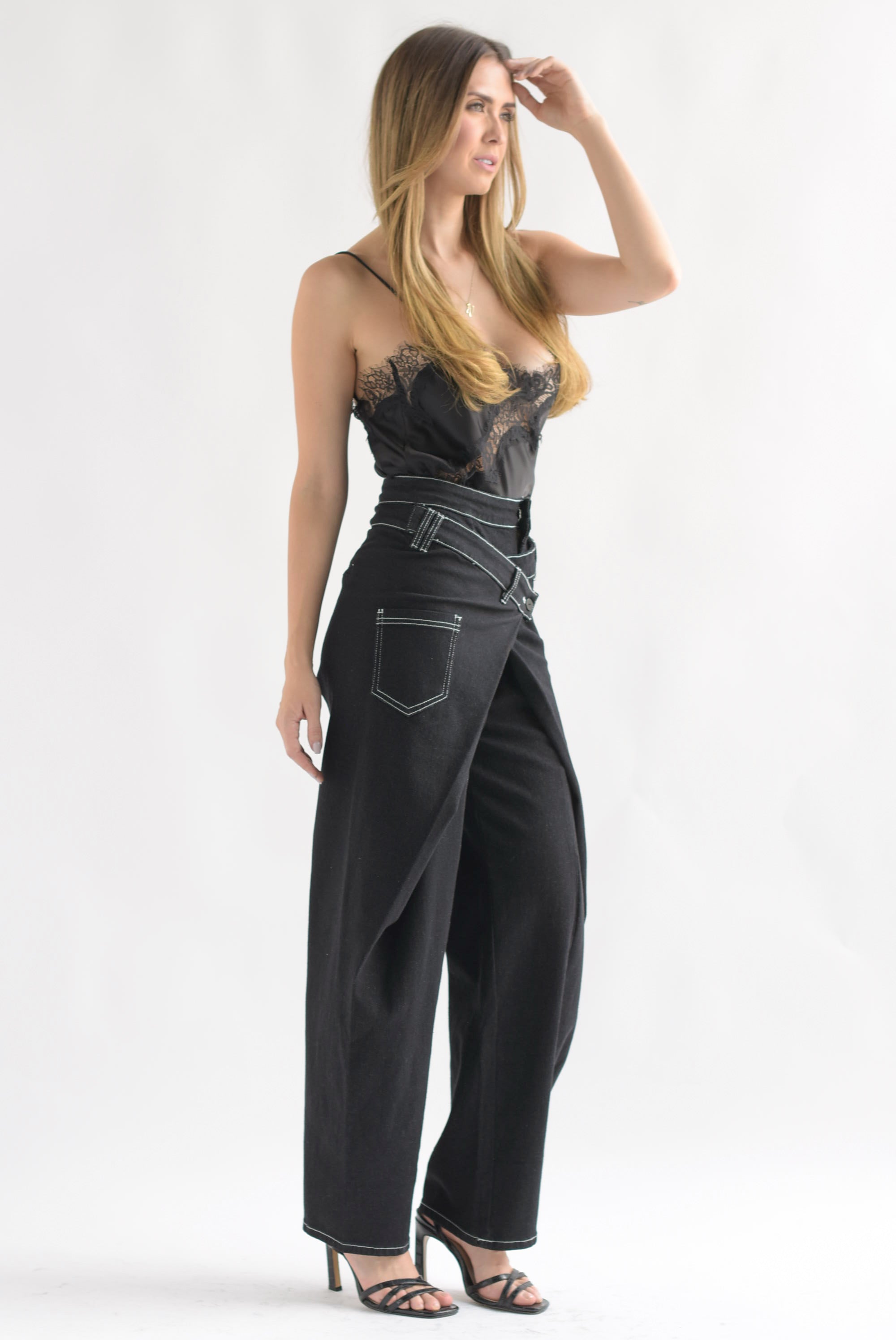 Jeans barrel envolventes denim Dark