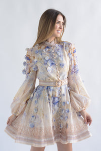 Fashion Styled Vestido corto flores azules Beige