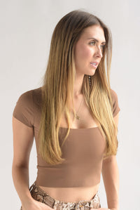 Fashion Styled Top manga corta cuello cuadrado Moka