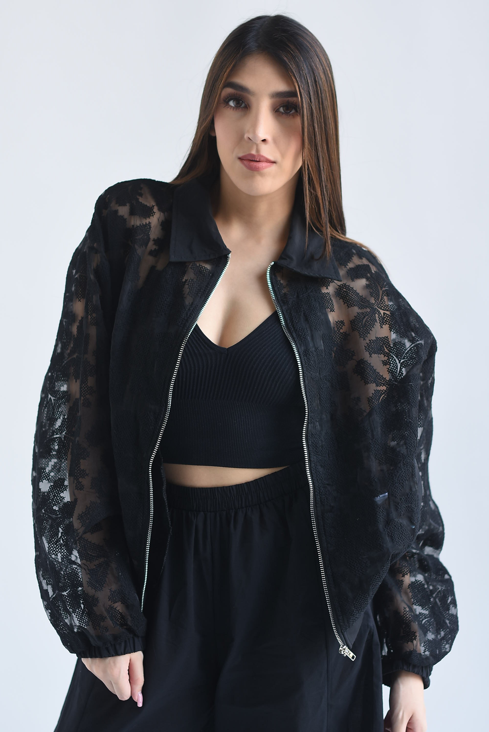 Chamarra bomber gasa flores bordadas