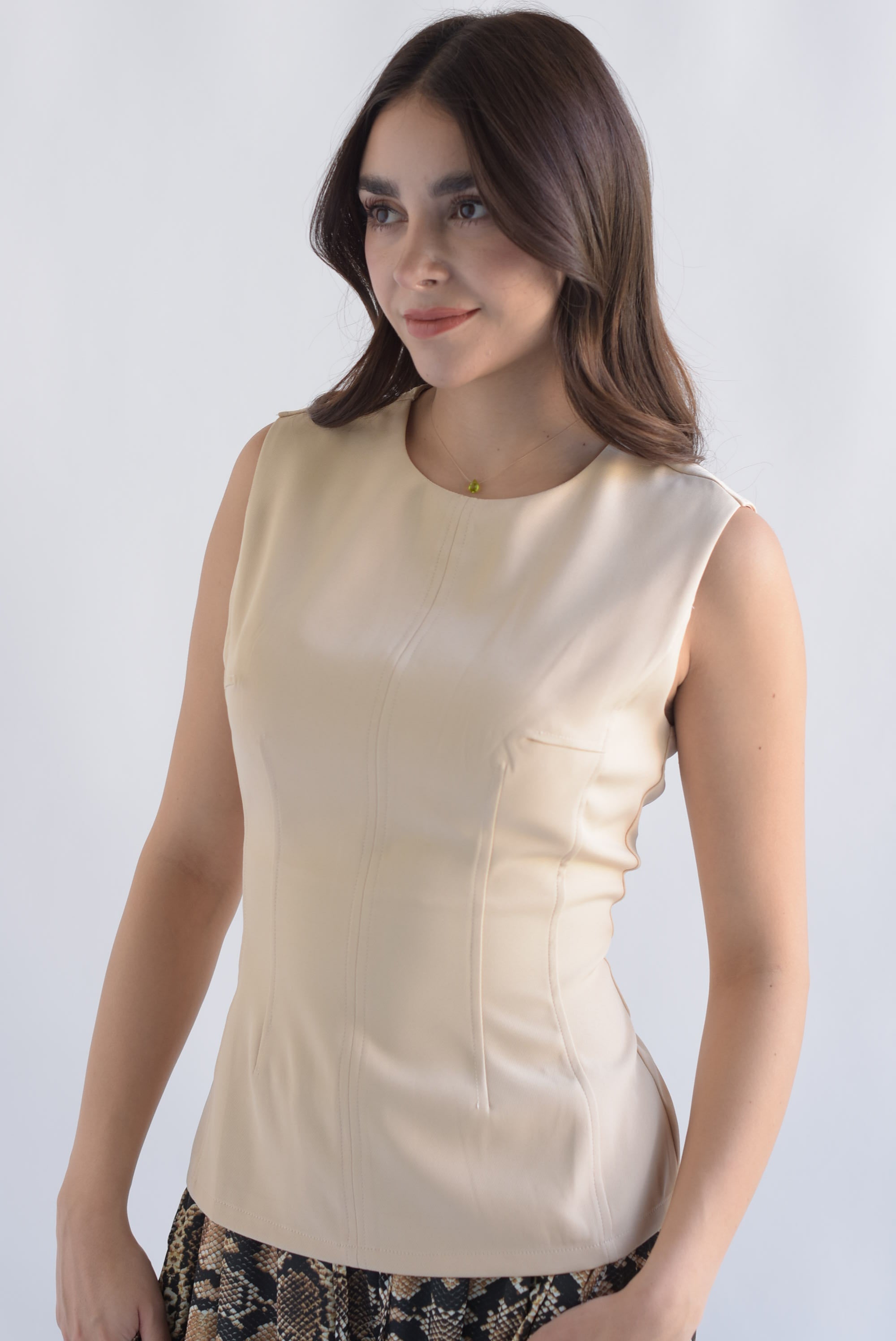 Blusa pinzas torso Beige