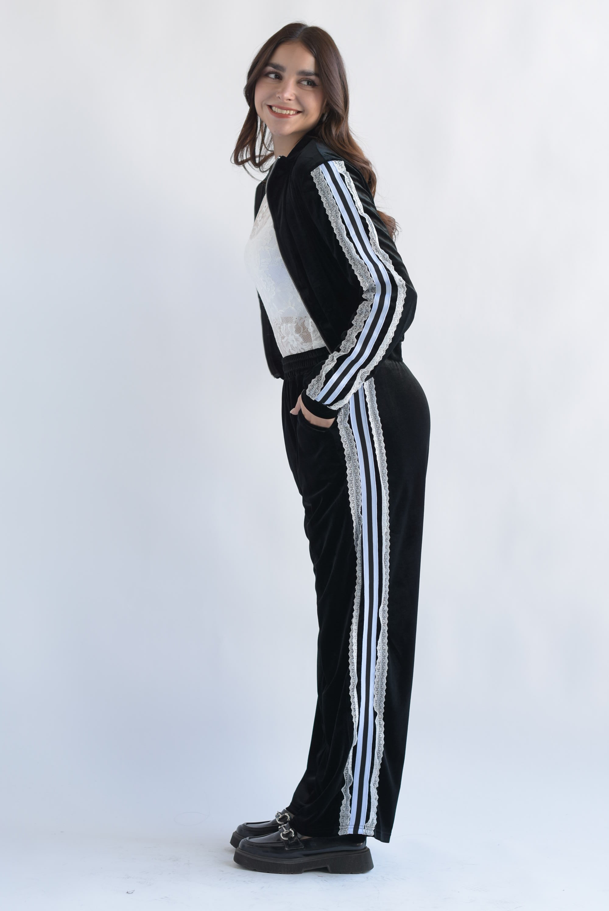 Set Pantalón y Chamarra encaje terciopelo Negro