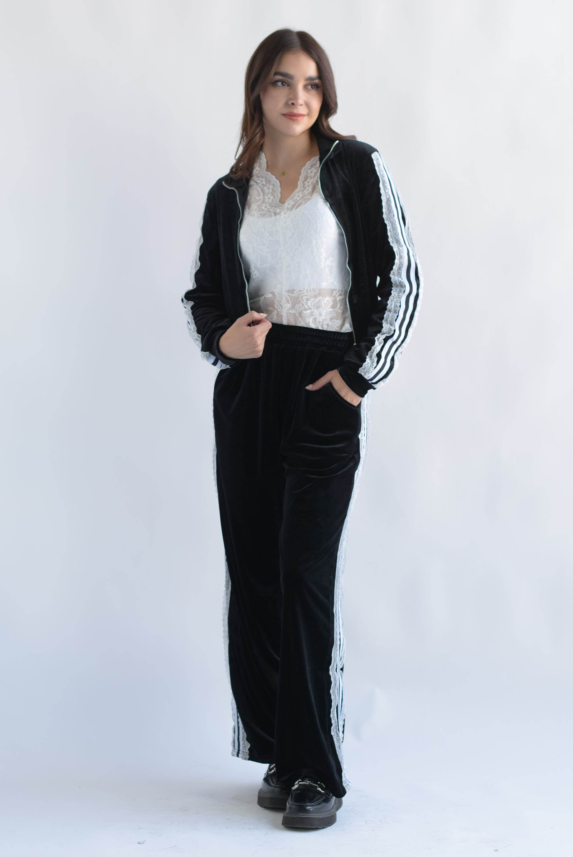 Set Pantalón y Chamarra encaje terciopelo Negro