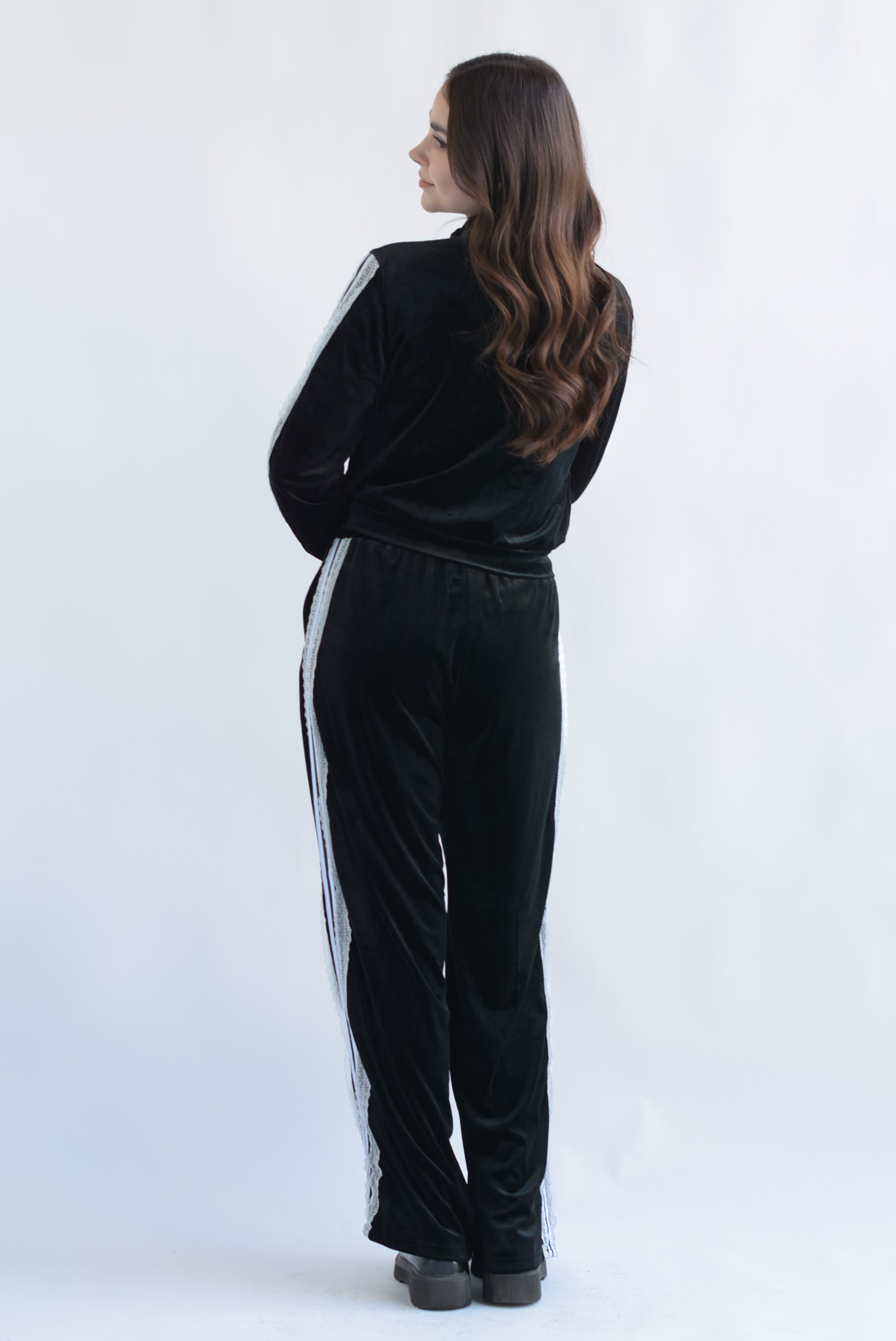 Set Pantalón y Chamarra encaje terciopelo Negro