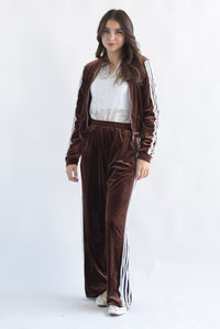 Fashion Styled Set Pantalón y Chamarra encaje terciopelo Espresso