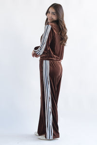 Fashion Styled Set Pantalón y Chamarra encaje terciopelo Espresso