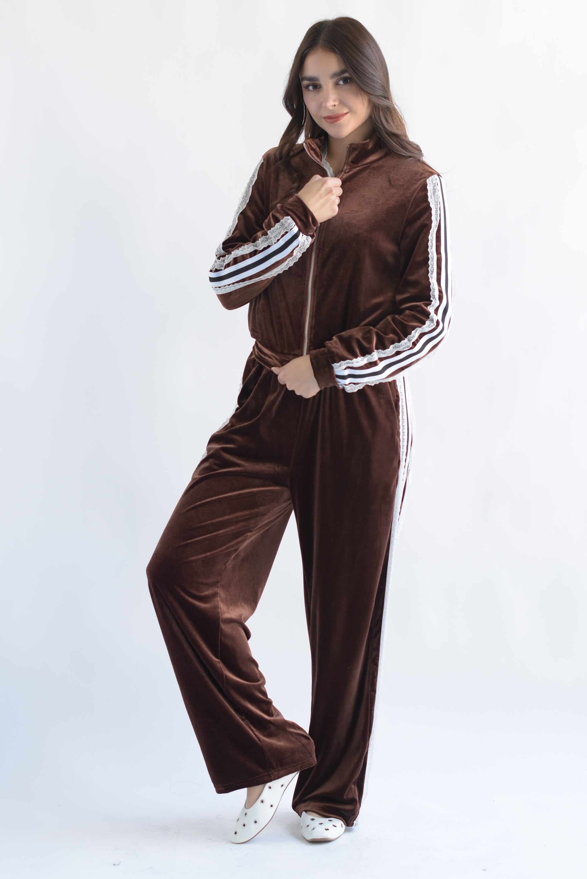 Set Pantalón y Chamarra encaje terciopelo Espresso