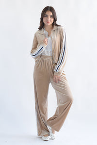 Fashion Styled Set Pantalón y Chamarra encaje terciopelo Beige