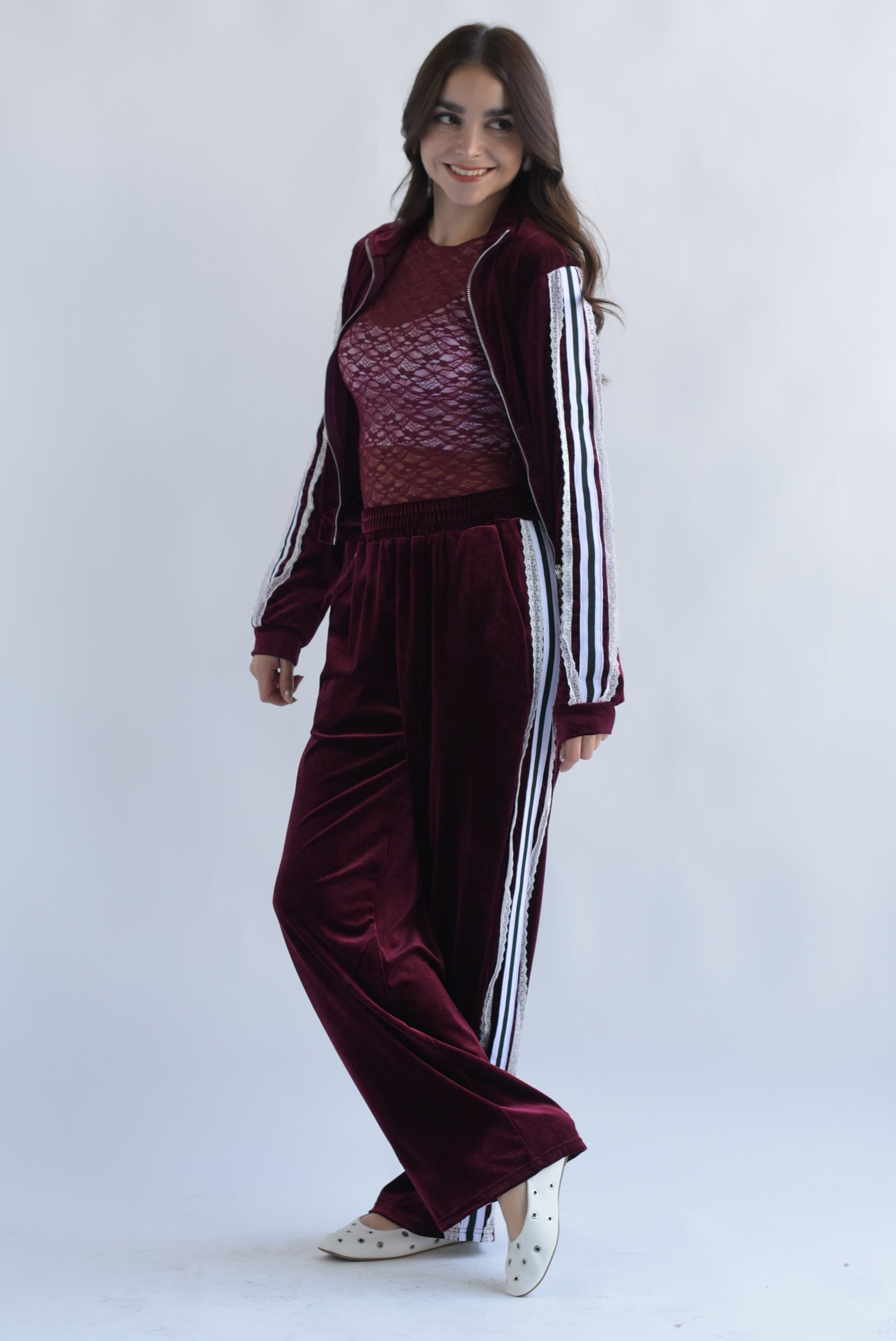 Set Pantalón y Chamarra encaje terciopelo Vino