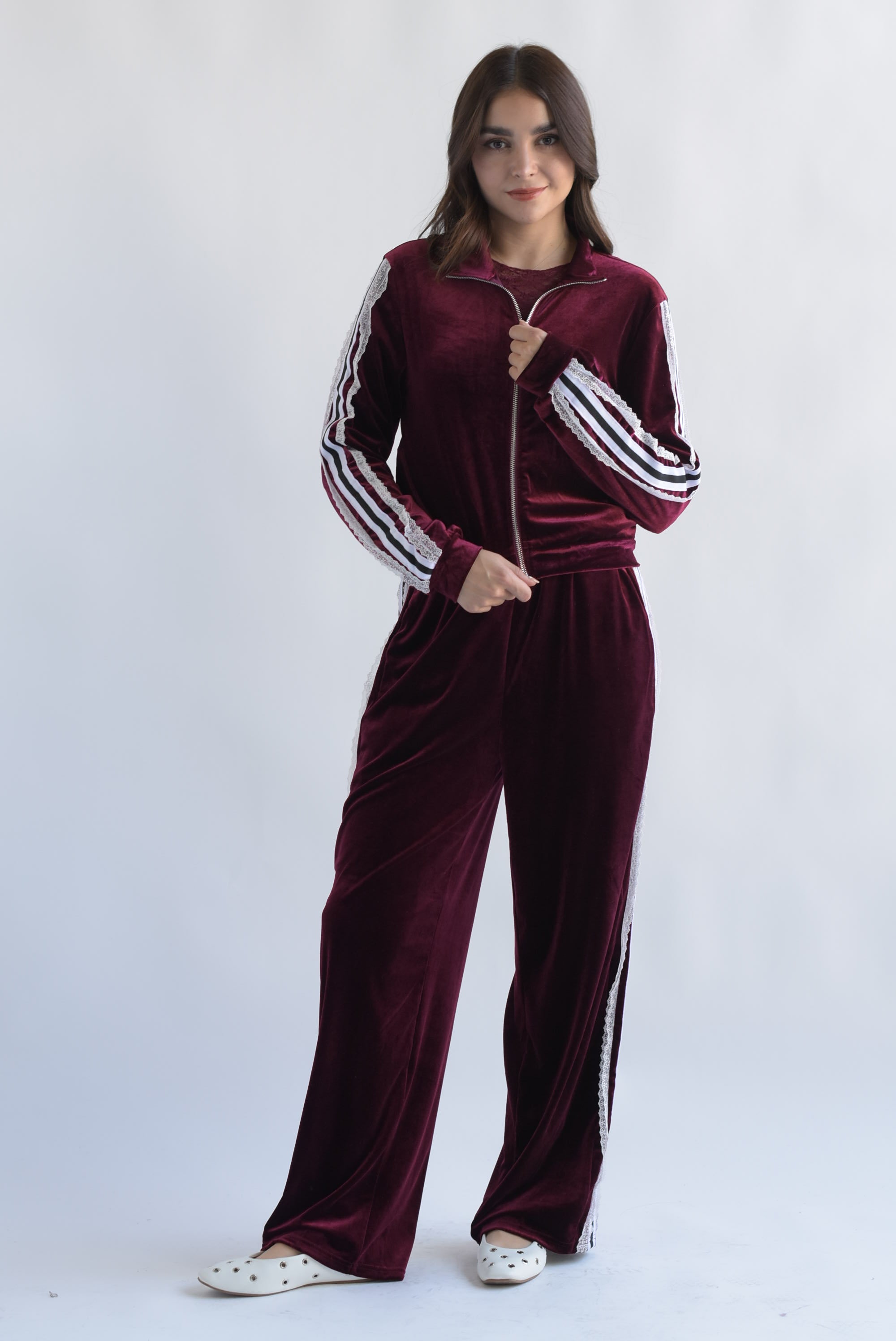 Set Pantalón y Chamarra encaje terciopelo Vino