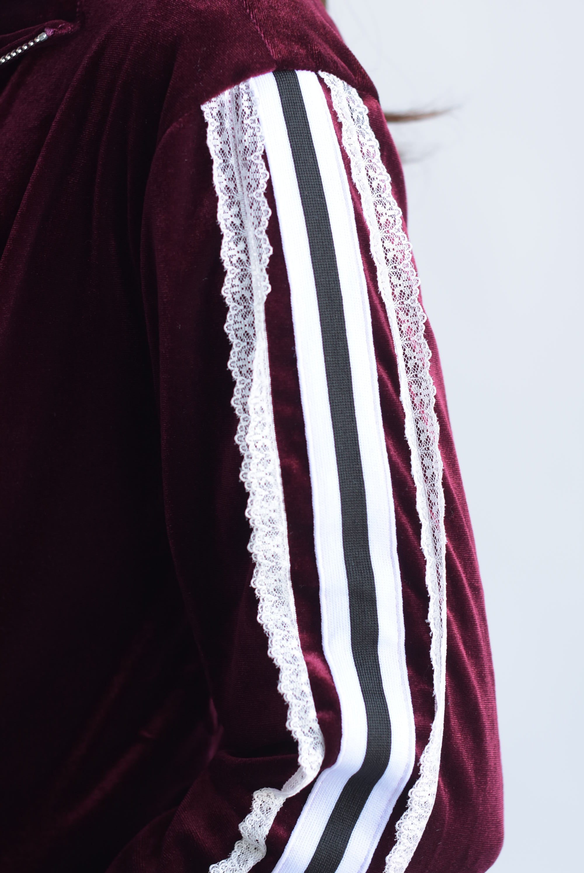 Set Pantalón y Chamarra encaje terciopelo Vino