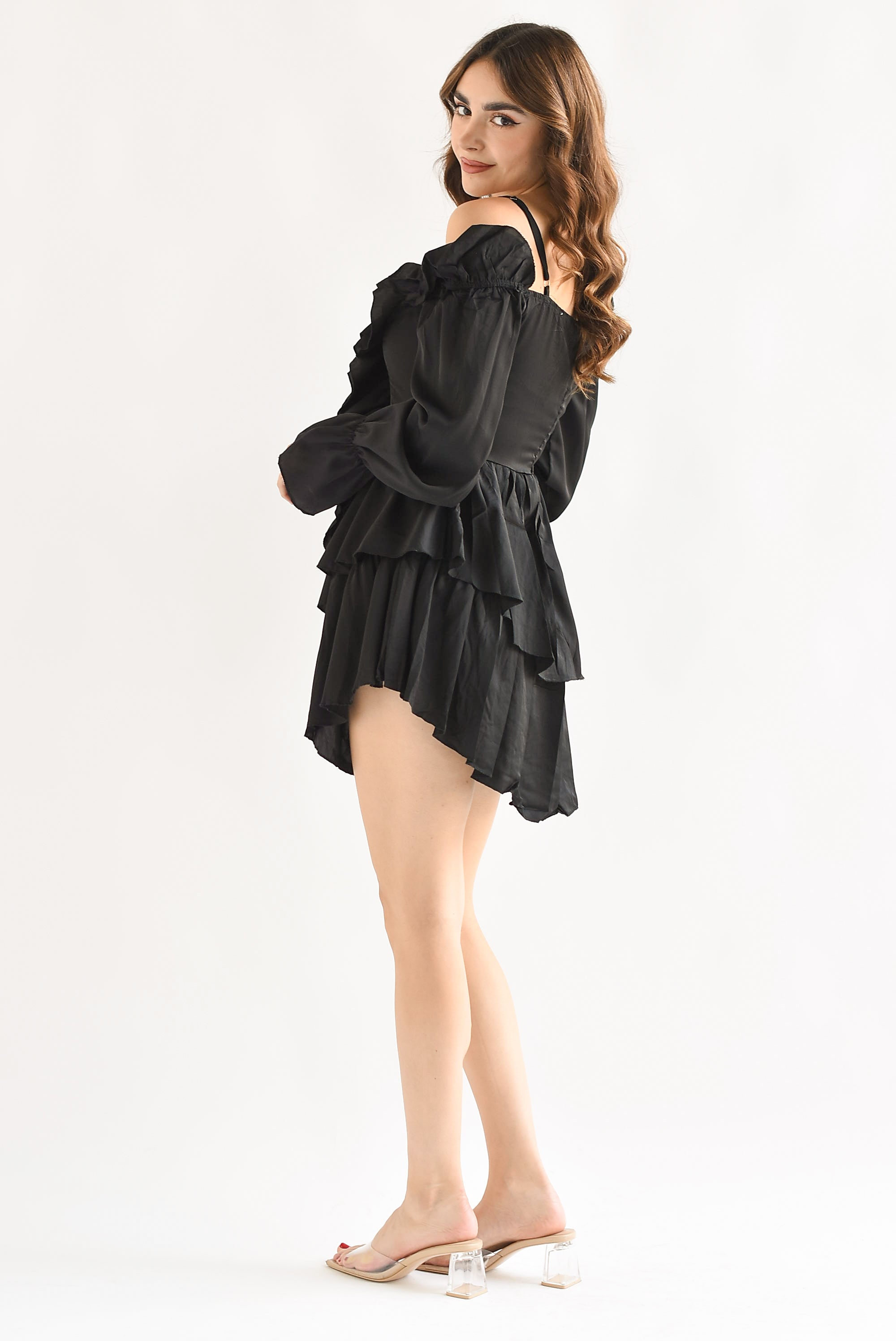 Vestido corto olanes Negro