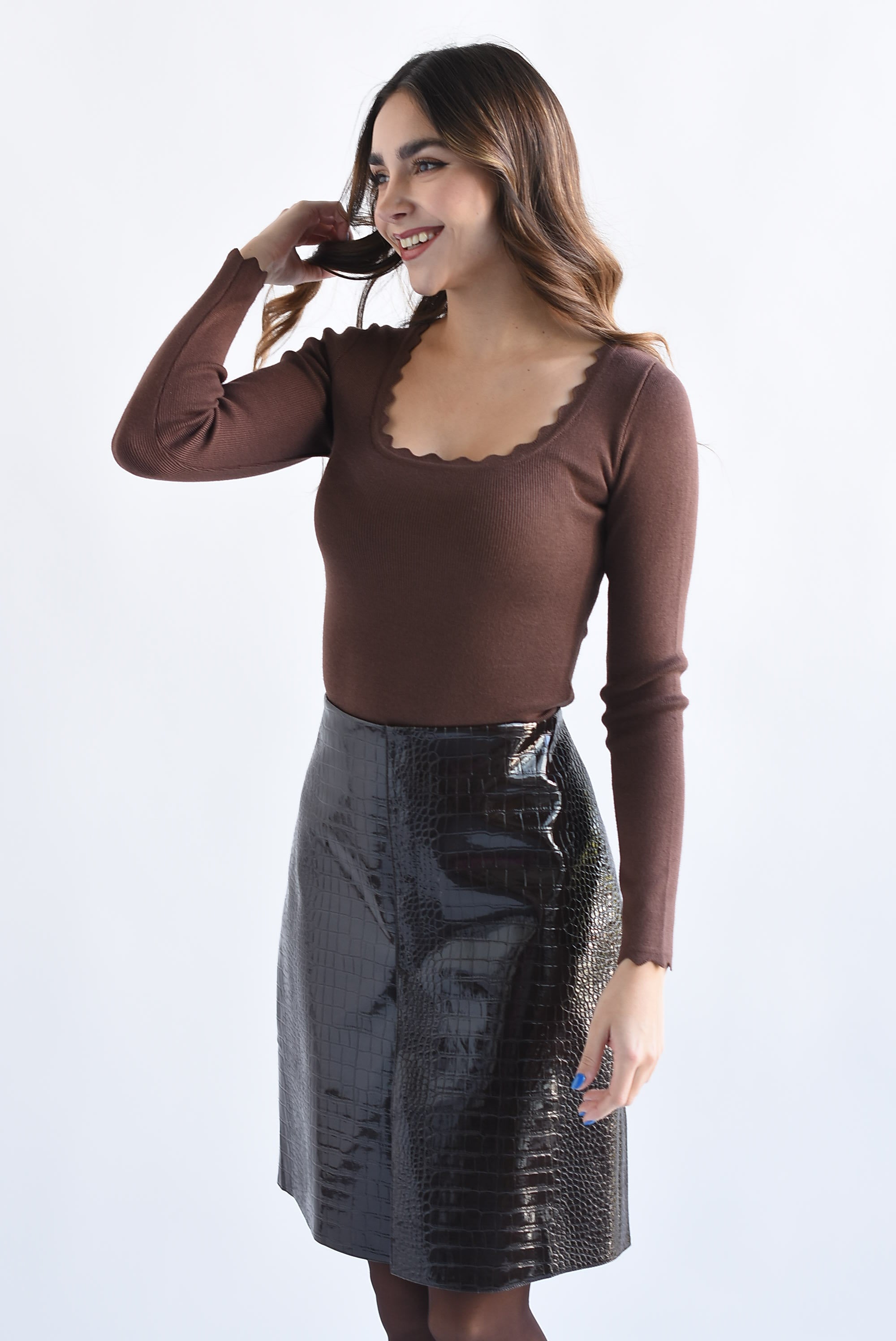 Falda charol cocodrilo Café