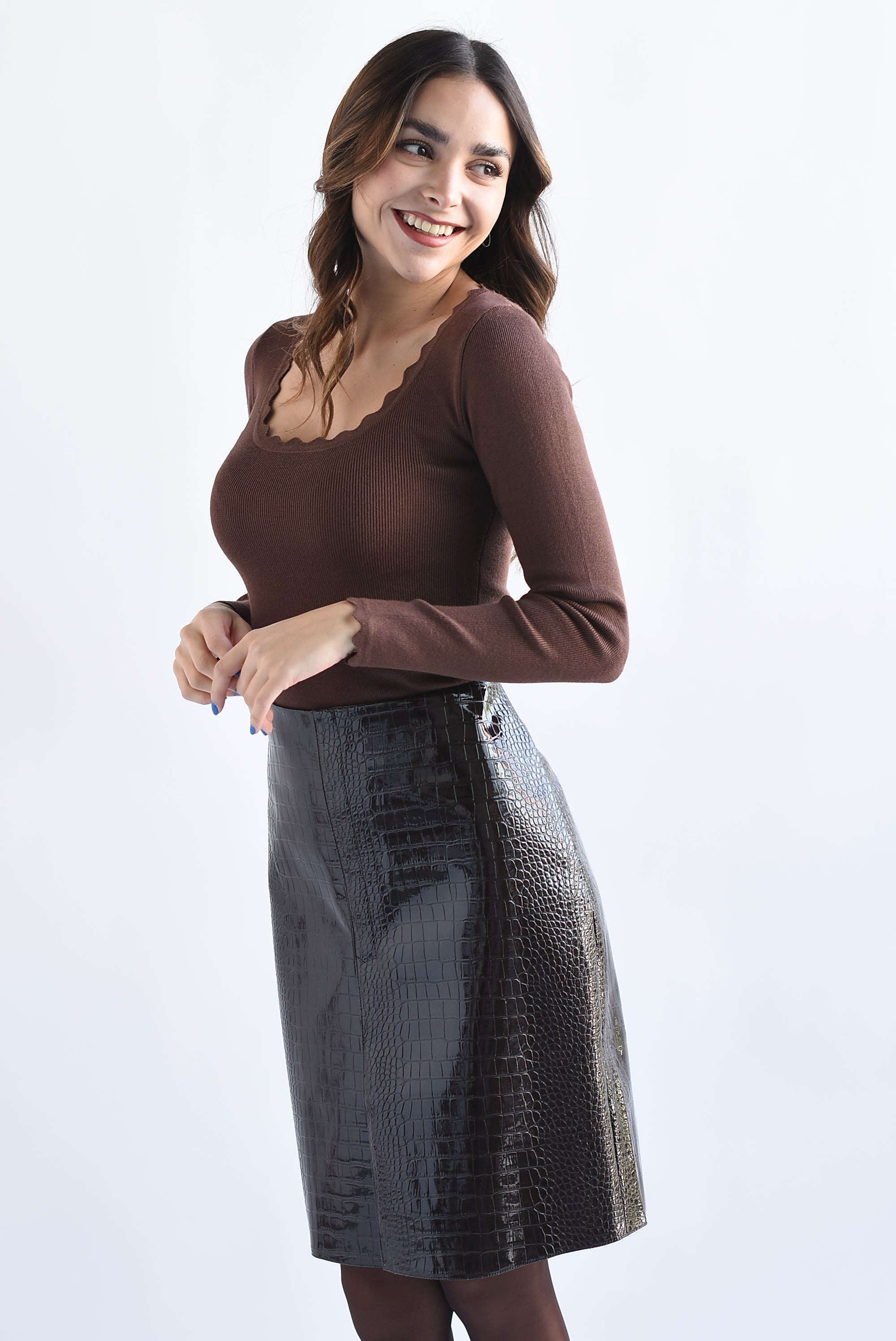 Falda charol cocodrilo Café