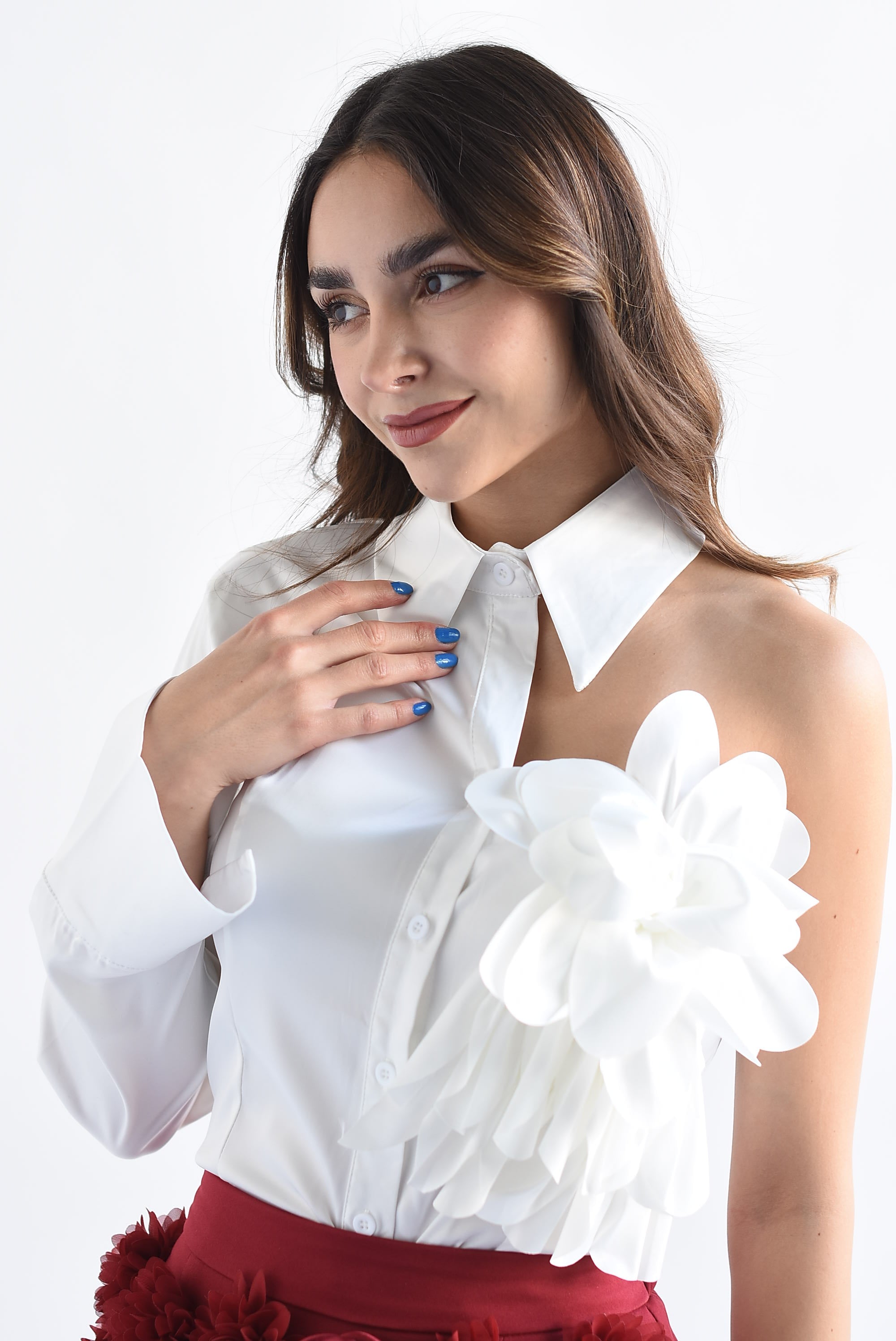 Blusa asimétrica satín flor Blanca