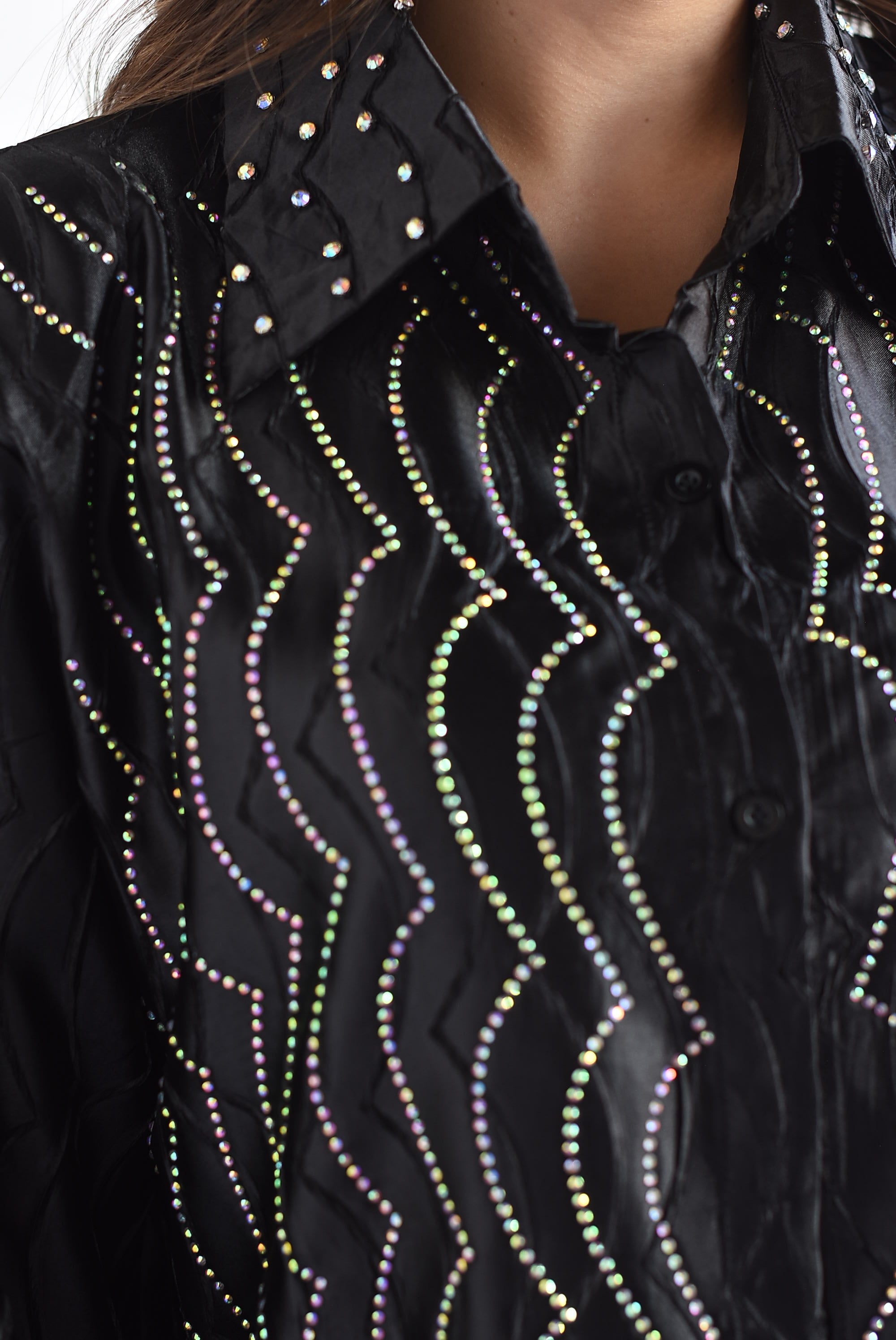Blusa satín ondas brillos Negro