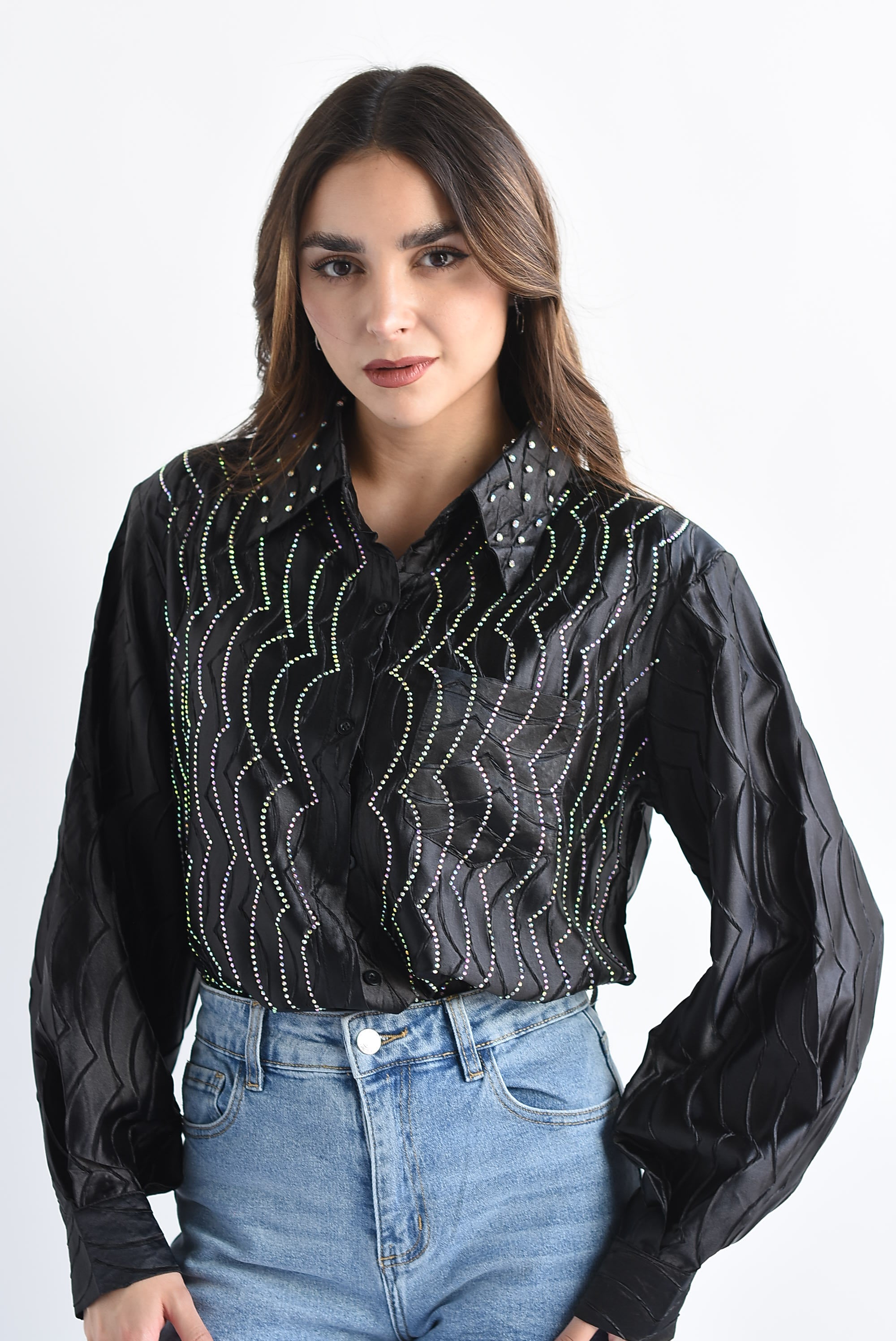 Blusa satín ondas brillos Negro