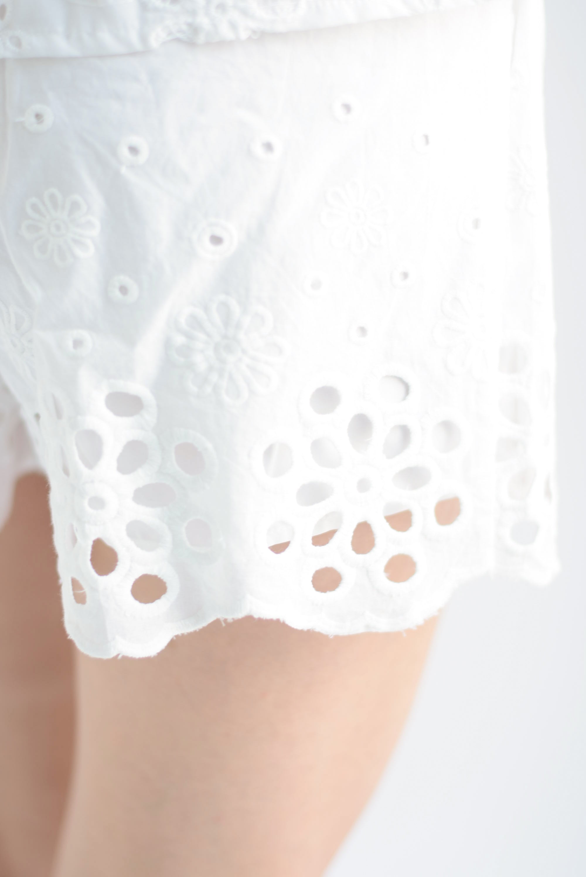 Short flores caladas Blanco