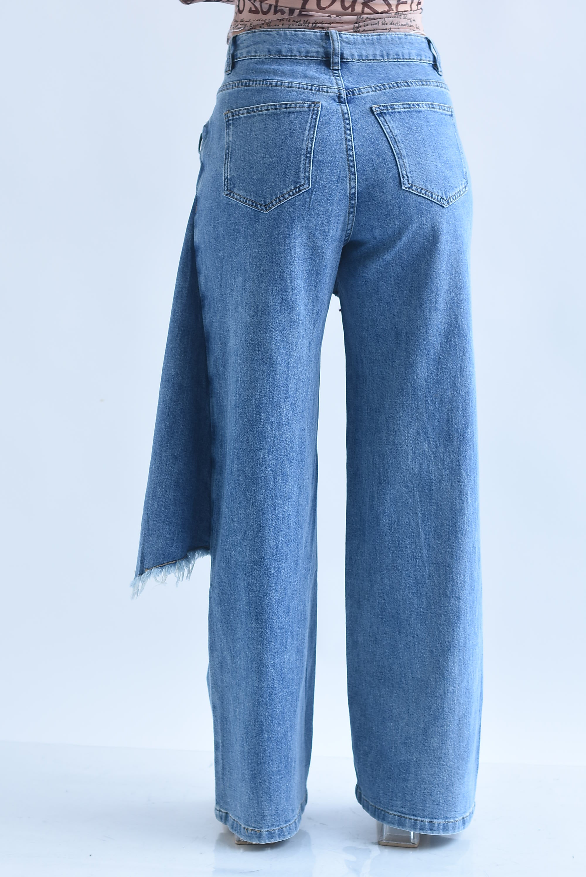 Jeans faldón pretina envolvente cierre